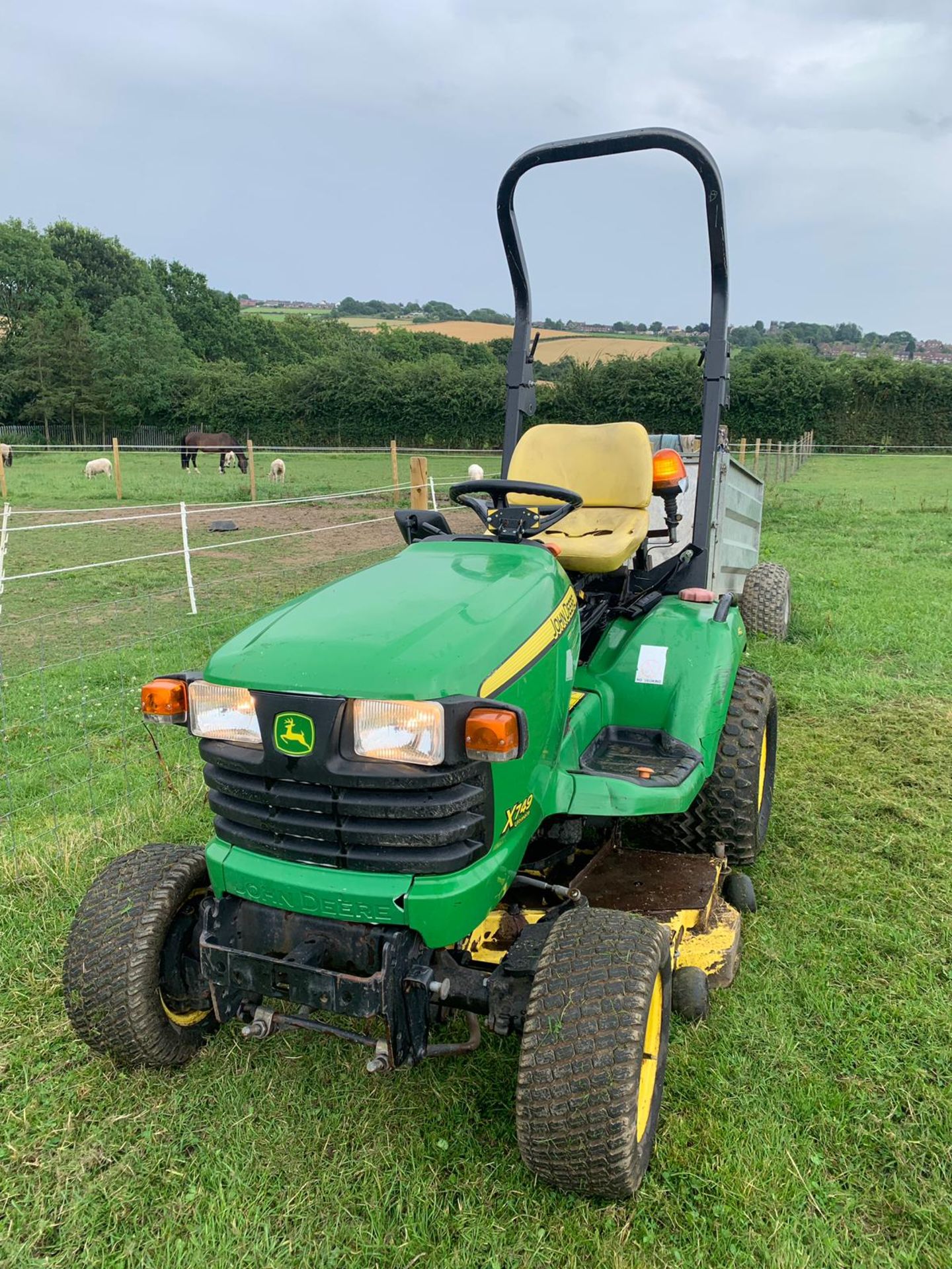 2011/11 REG JOHN DEERE X749 ULTIMATE 4X4 WHEEL STEER RIDE ON LAWN MOWER *PLUS VAT* - Image 4 of 13