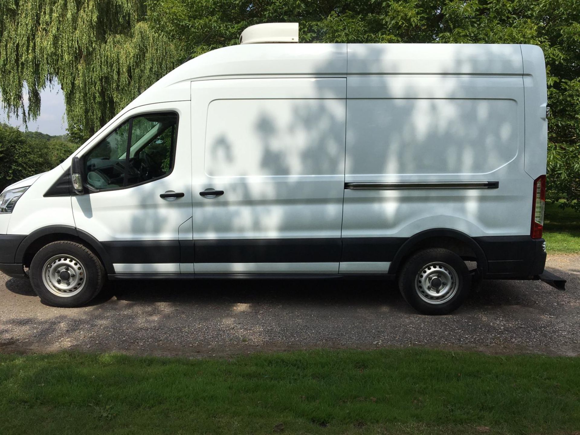 2015/15 REG FORD TRANSIT 350 FRIDGE 2.2 DIESEL WHITE PANEL VAN, SHOWING 0 FORMER KEEPERS *PLUS VAT* - Image 4 of 14