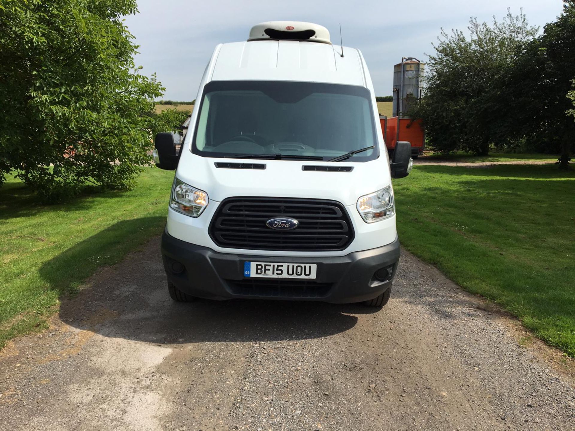 2015/15 REG FORD TRANSIT 350 FRIDGE 2.2 DIESEL WHITE PANEL VAN, SHOWING 0 FORMER KEEPERS *PLUS VAT* - Image 2 of 14