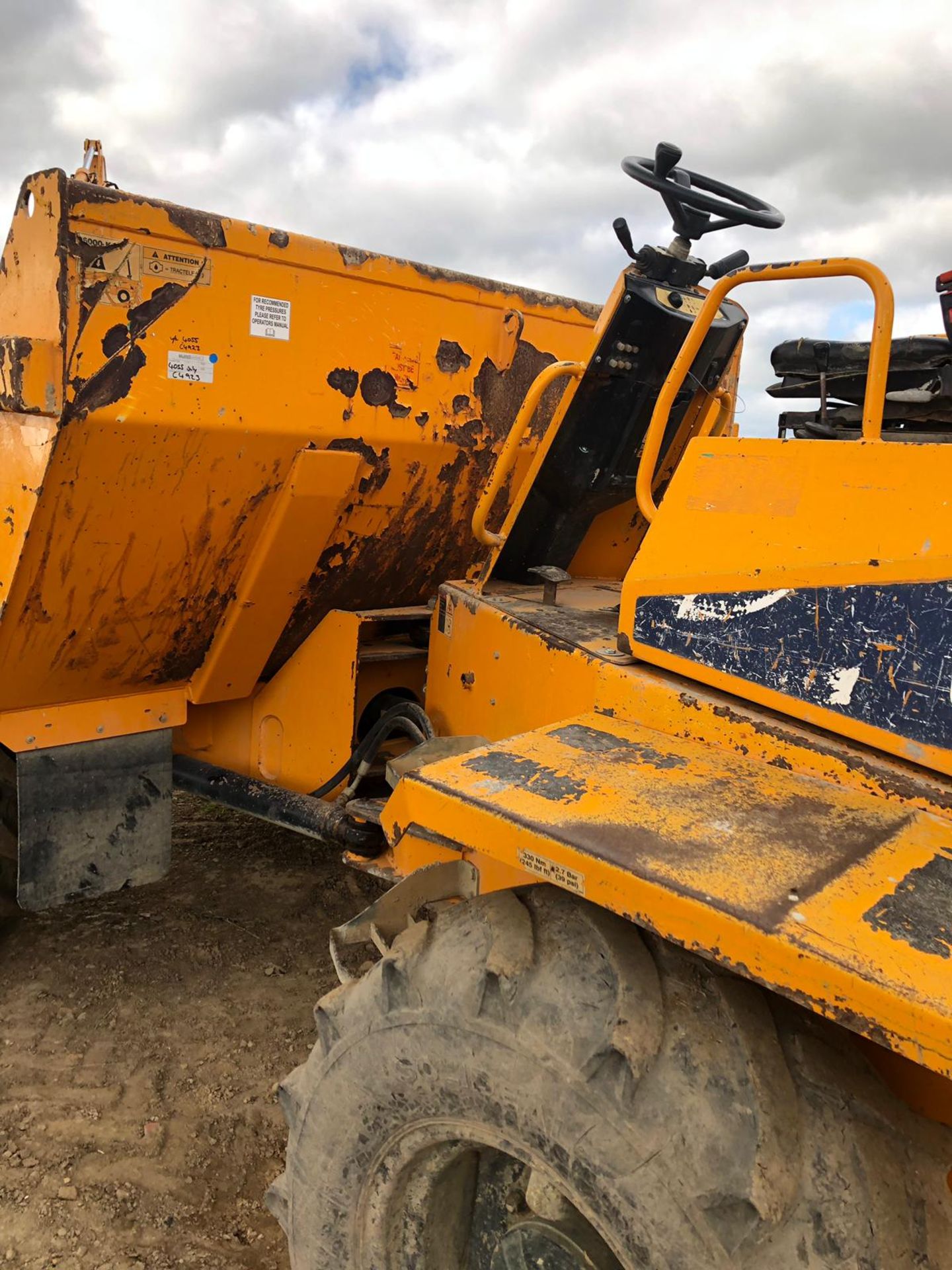 2013 THWAITES STRAIGHT TIP 6 TON DUMPER, SHOWING 1937 HOURS *PLUS VAT* - Image 3 of 8