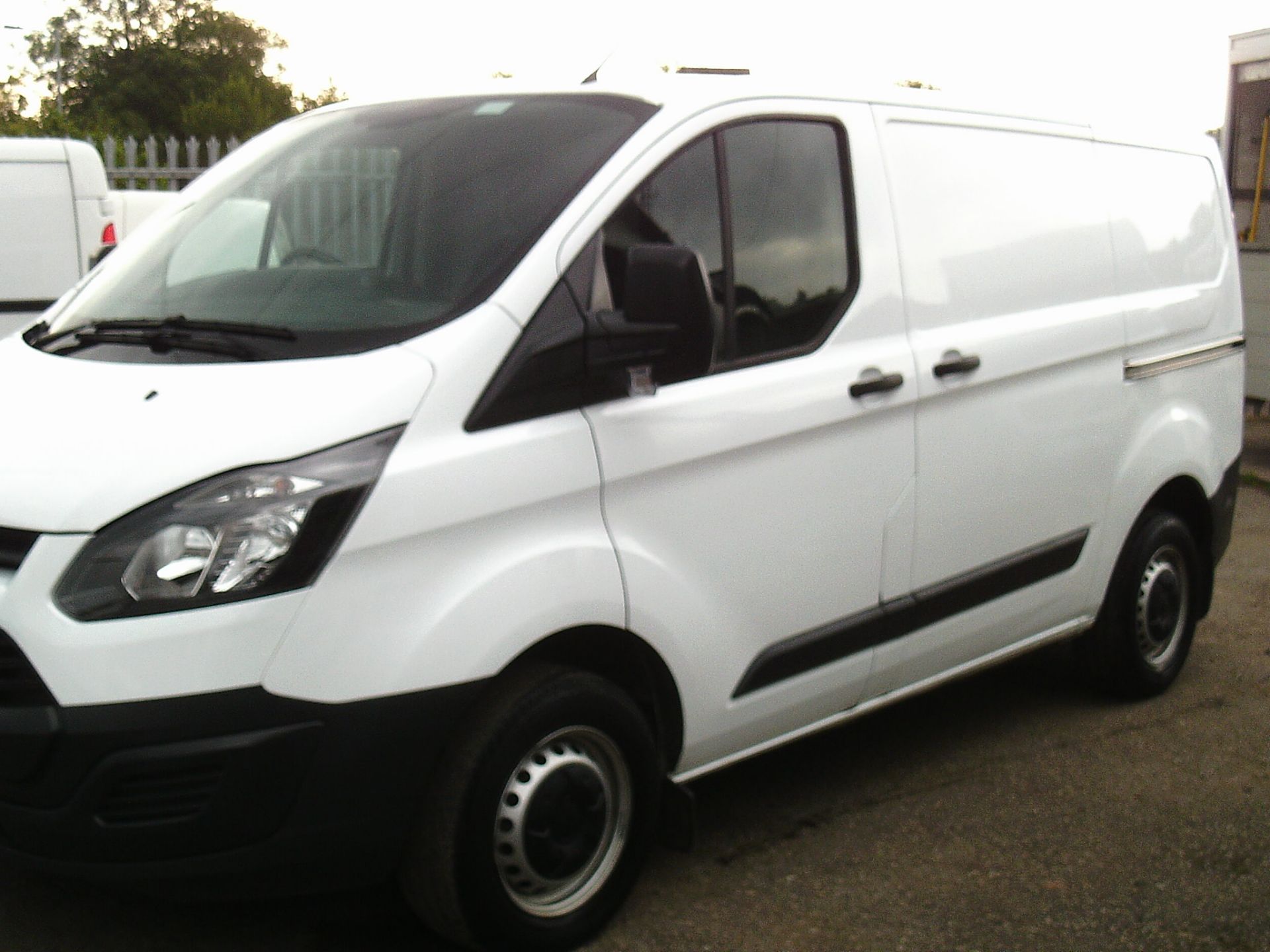 201767 REG FORD TRANSIT CUSTOM 290 SWB 2.0 DIESEL EURO 6 PANEL VAN, SHOWING 1 FORMER KEEPER - Image 2 of 12