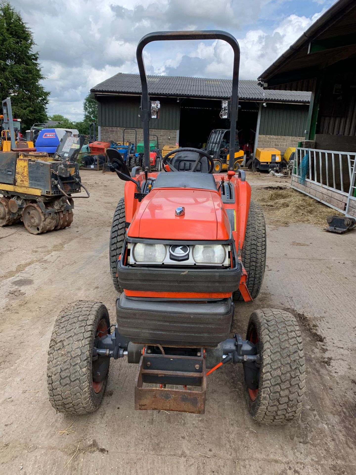 KUBOTA STA 35 COMPACT TRACTOR 4X4 HST PAS SPOOLS TURF TYRES PTO *PLUS VAT* - Image 2 of 15