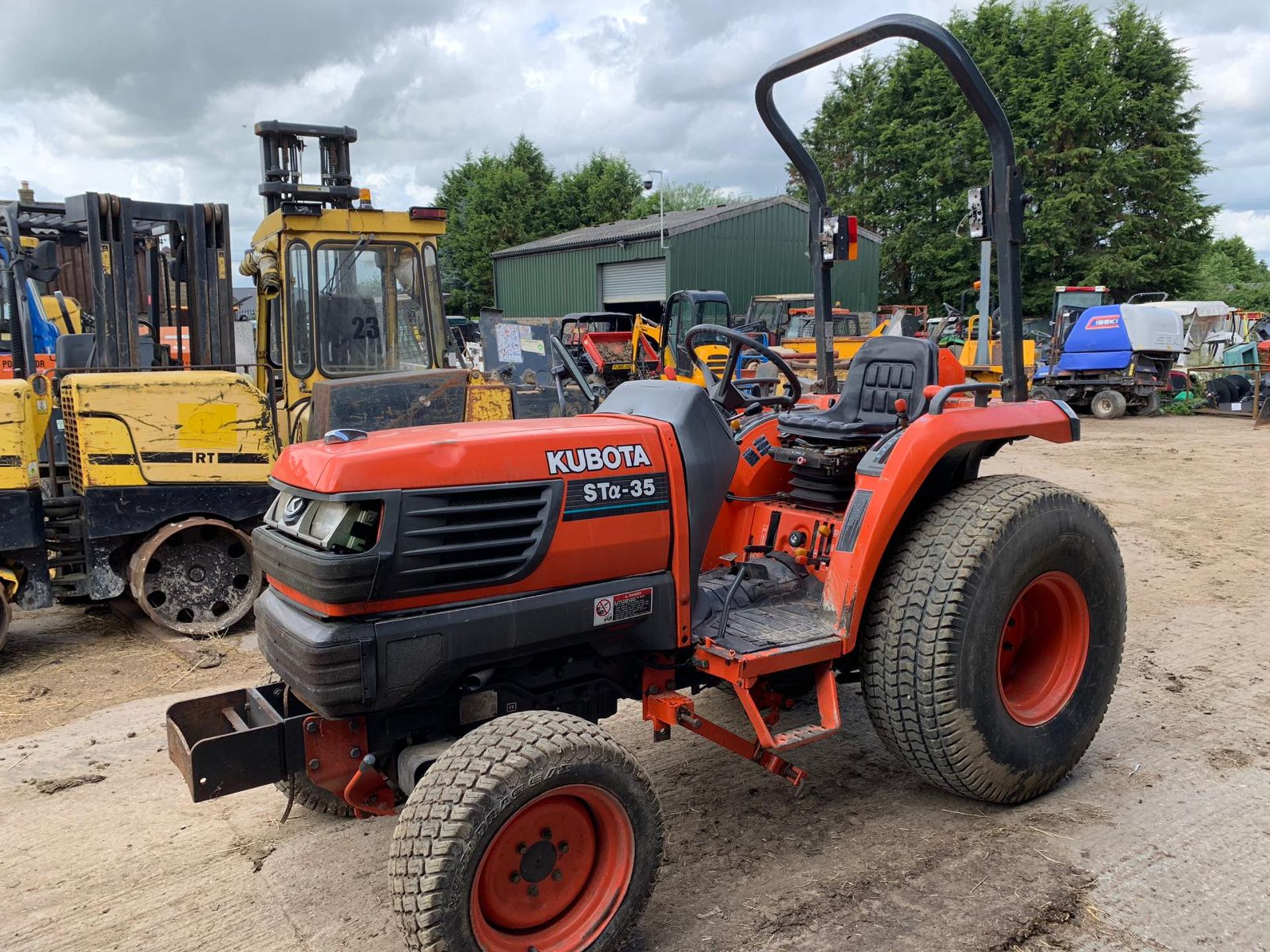 KUBOTA STA 35 COMPACT TRACTOR 4X4 HST PAS SPOOLS TURF TYRES PTO *PLUS VAT* - Image 3 of 15