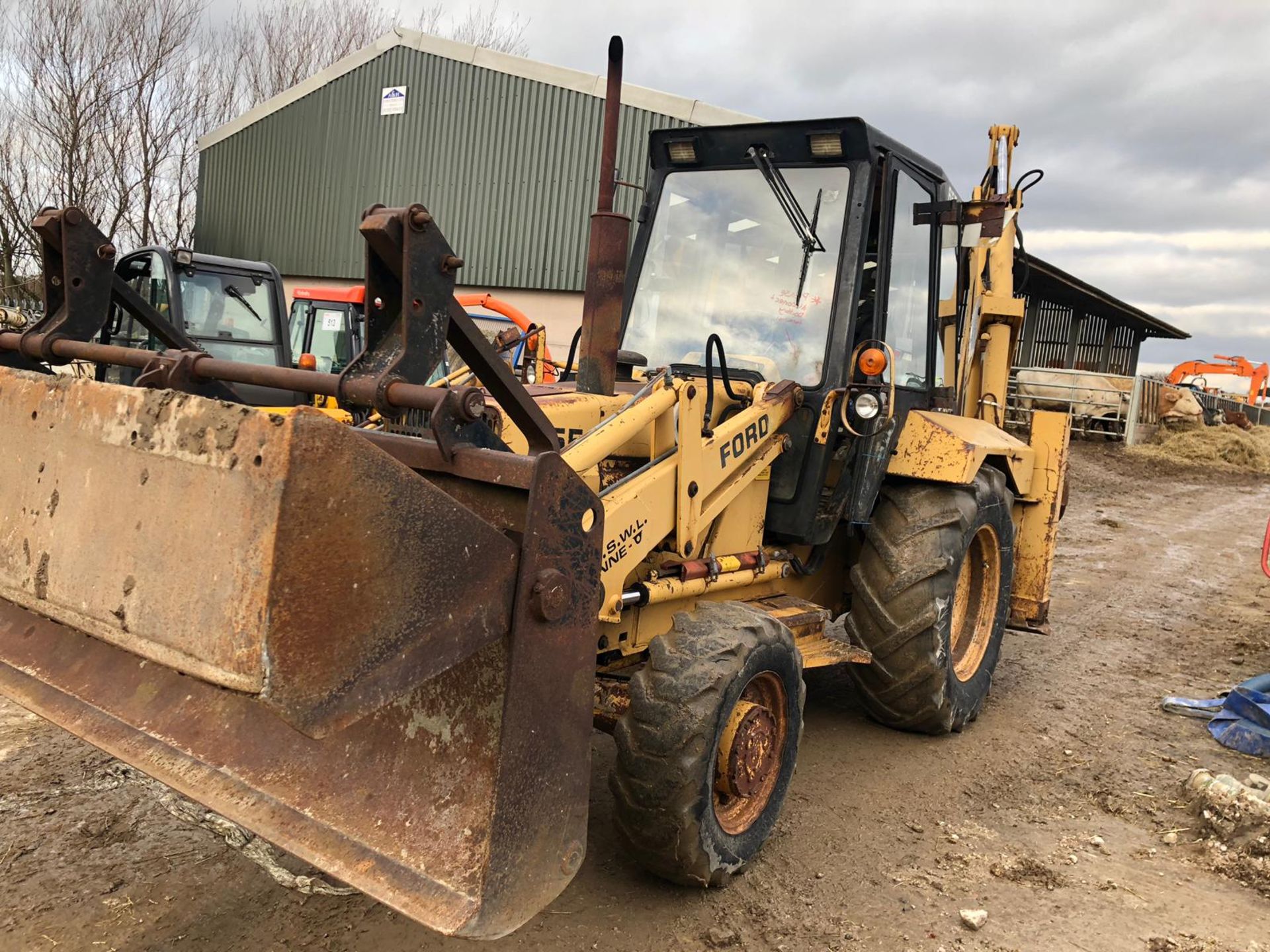 FORD 655 SPECIAL 4WD BACKHOE LOADER DIGGER 4 IN 1 BUCKET EXTRA DIG, STARTS, RUNS & LIFTS *PLUS VAT* - Image 5 of 14