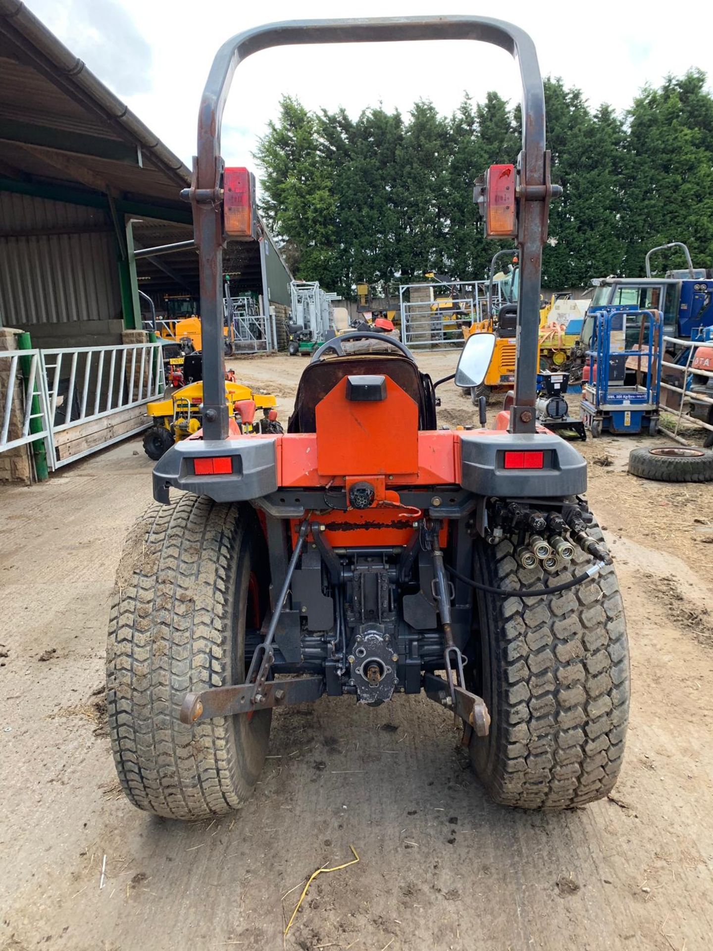 KUBOTA STA 35 COMPACT TRACTOR 4X4 HST PAS SPOOLS TURF TYRES PTO *PLUS VAT* - Image 4 of 15