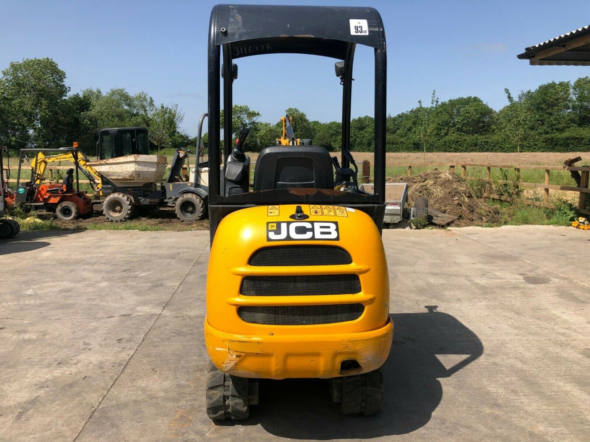 JCB 8014 EXCAVATOR, YEAR 2016, ONLY 913 HOURS, COMPLETE WITH 2 BUCKETS *PLUS VAT* - Image 4 of 8