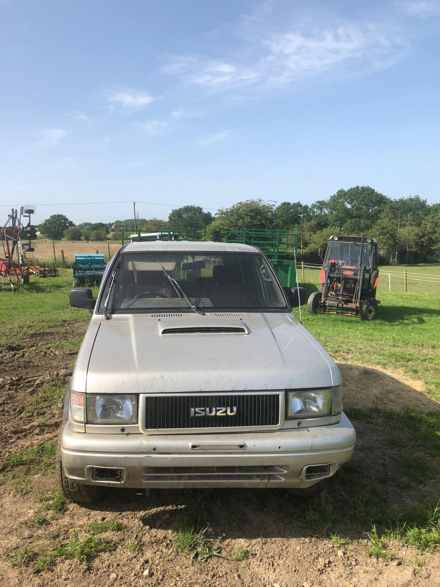 1994/M REG ISUZU BIGHORN 3.1 DIESEL LIGHT 4X4 UTILITY GREY/GOLD *NO VAT* - Image 2 of 4