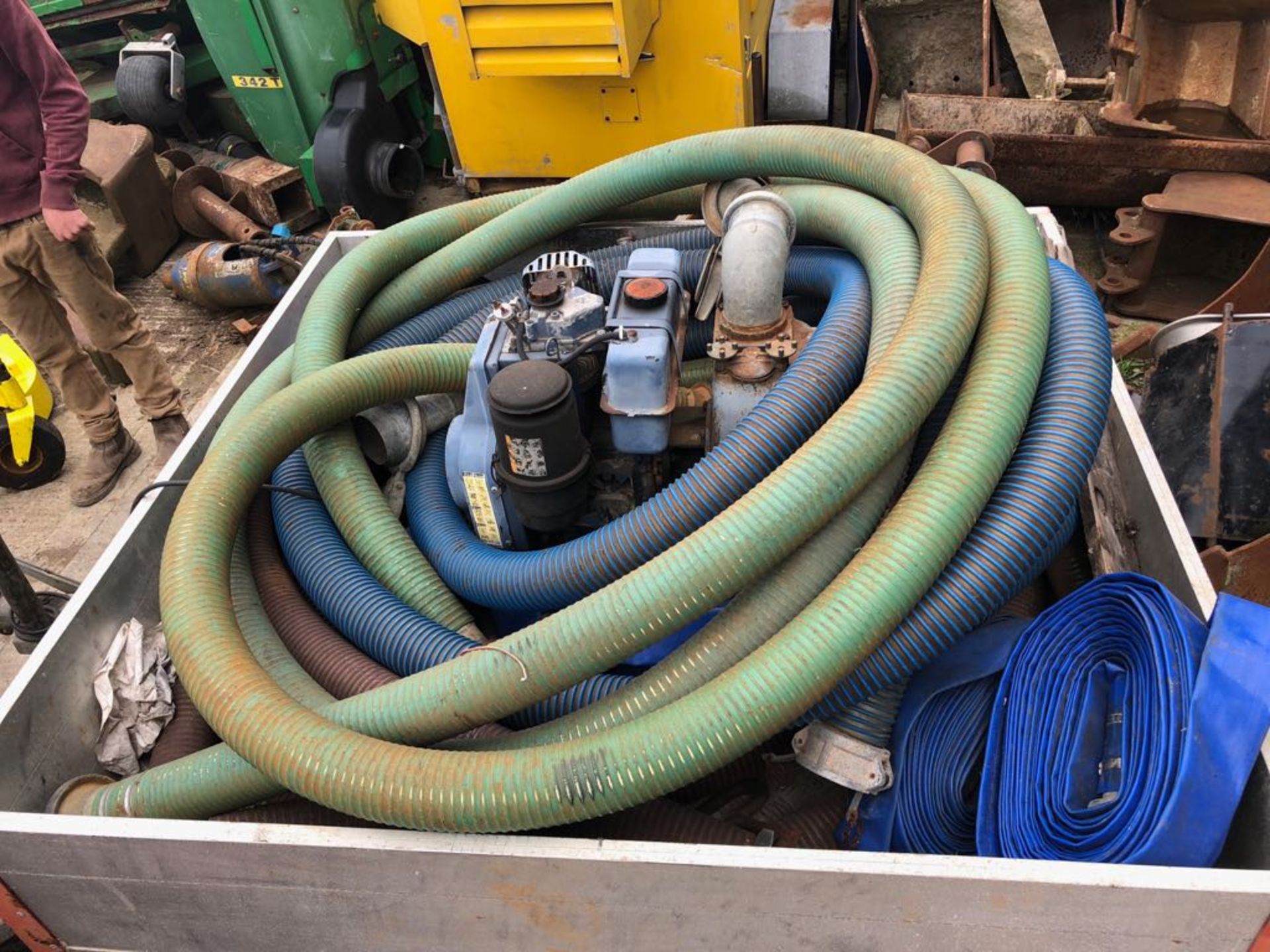 WATER PUMP COMPLETE WITH INLET AND OUTLET PIPES ON LARGE TRAILER - UNTESTED *PLUS VAT* - Image 6 of 8