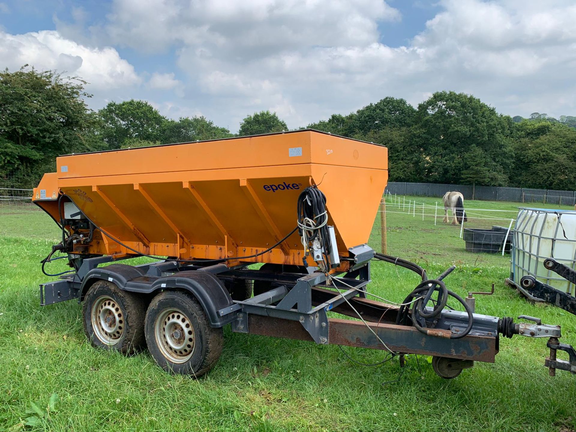 2005 EPOKE IGLOO S2400 HS SALT SPREADER C/W TWIN AXLE TOW-ABLE TRAILER *PLUS VAT*