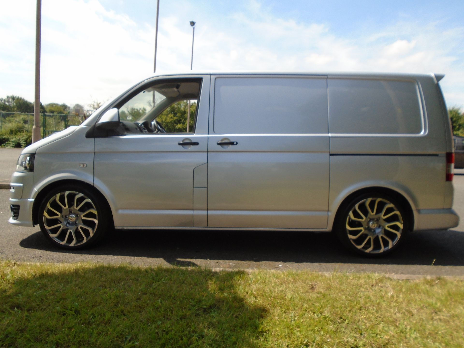 2015/64 REG VOLKSWAGEN TRANSPORTER T26 STARTLINE 84 BHP 2.0 DIESEL VAN, SHOWING 1 FORMER KEEPER - Image 2 of 9