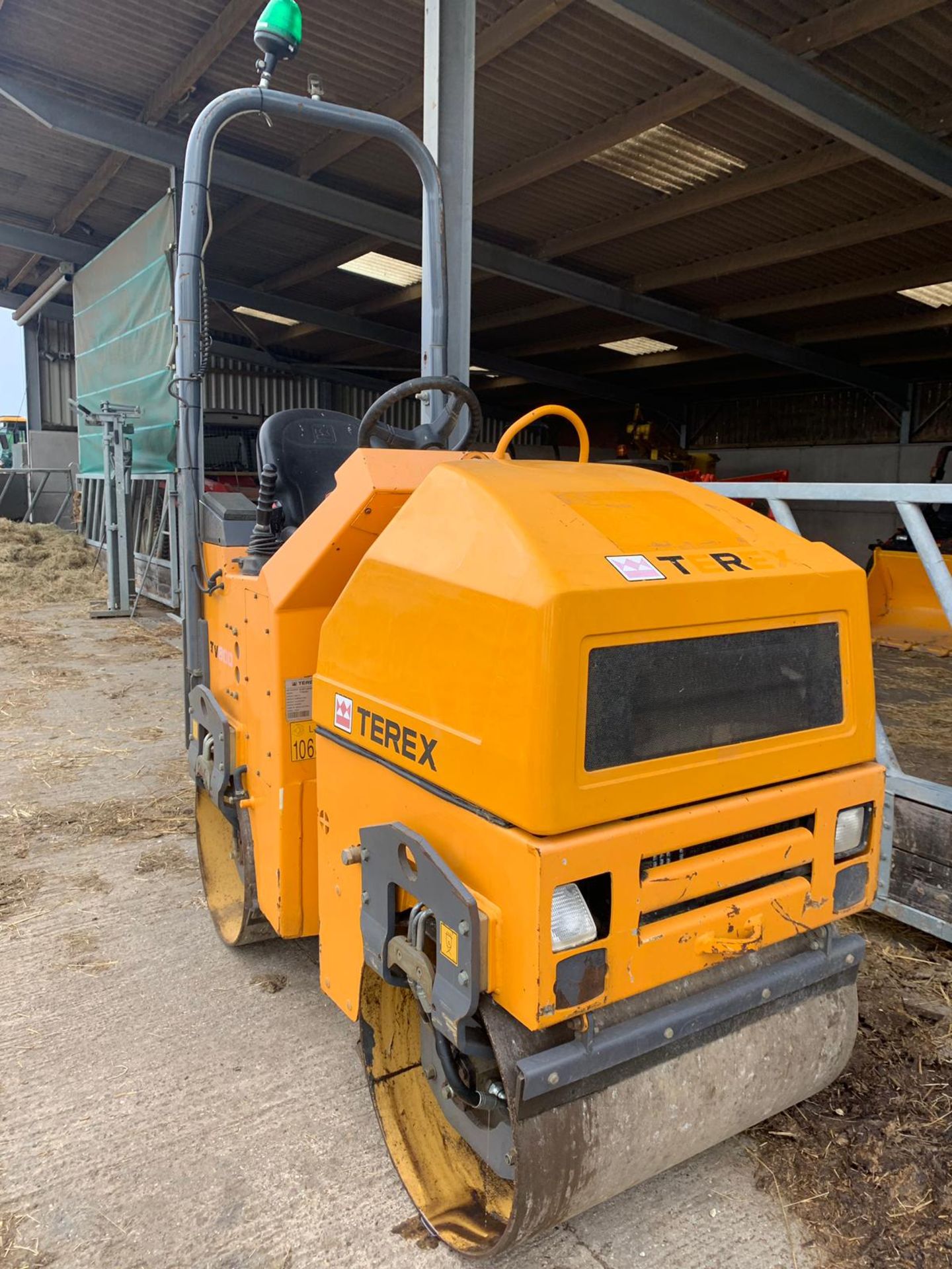 2013 TEREX TV800K TWIN DRUM VIBRATING RIDE ON ROLLER, STARTS, RUNS AND VIBRATES *PLUS VAT* - Image 4 of 9