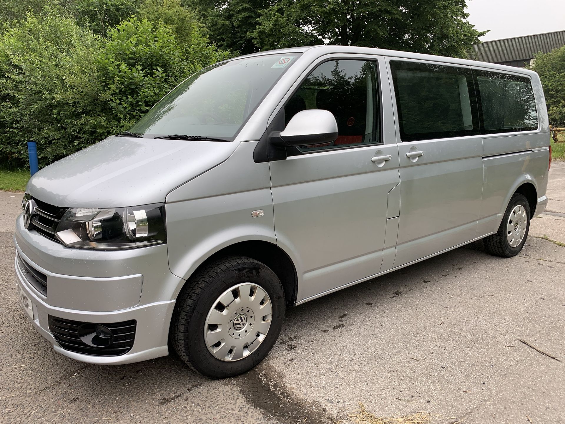 2013/13 REG VOLKSWAGEN TRANSPORTER T30 SE 140 TDI LW 2.0 DIESEL SILVER 9 SEATER MPV *NO VAT* - Image 3 of 28