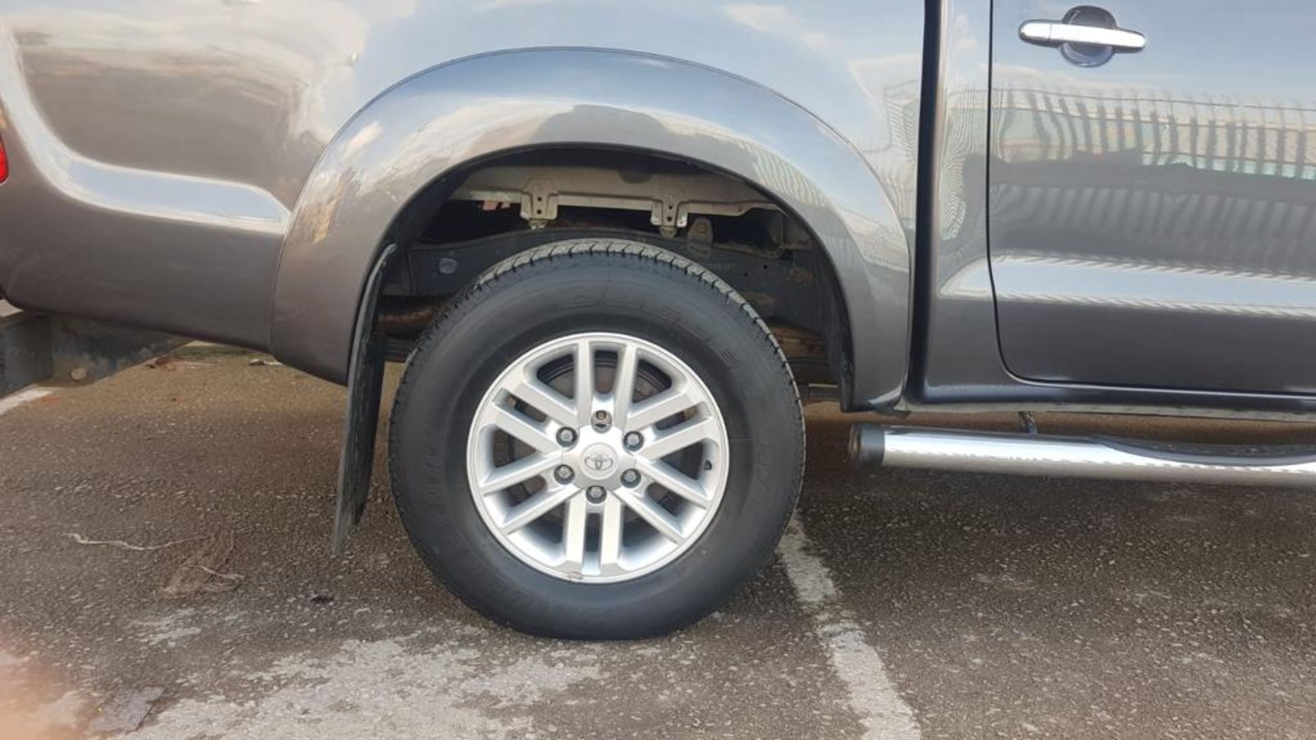 2015/64 REG TOYOTA HILUX INVINCIBLE D-4D 4X4 GREY DIESEL LIGHT UTILITY, SHOWING 1 FORMER KEEPER - Image 20 of 22