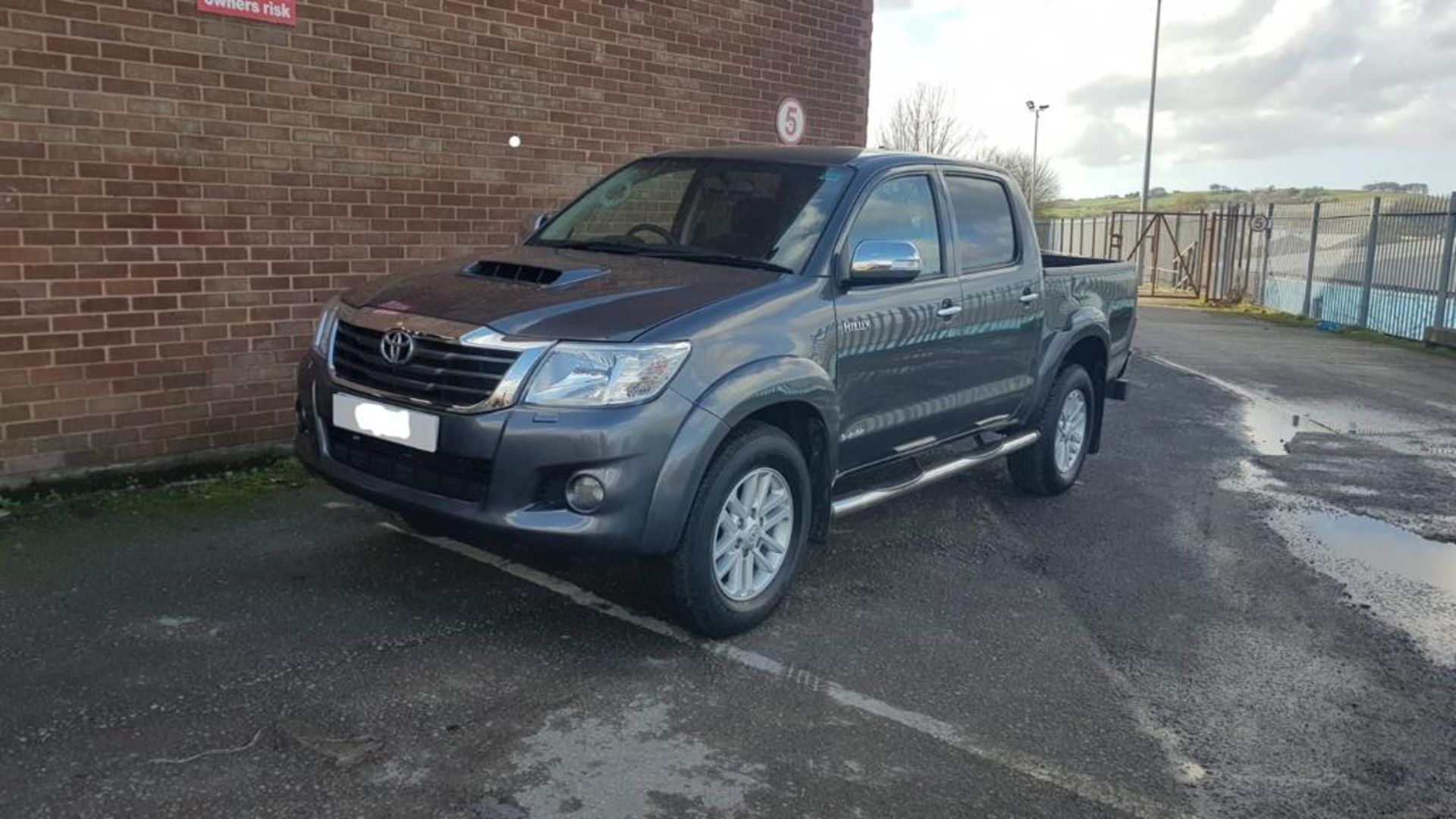 2015/64 REG TOYOTA HILUX INVINCIBLE D-4D 4X4 GREY DIESEL LIGHT UTILITY, SHOWING 1 FORMER KEEPER - Image 5 of 22