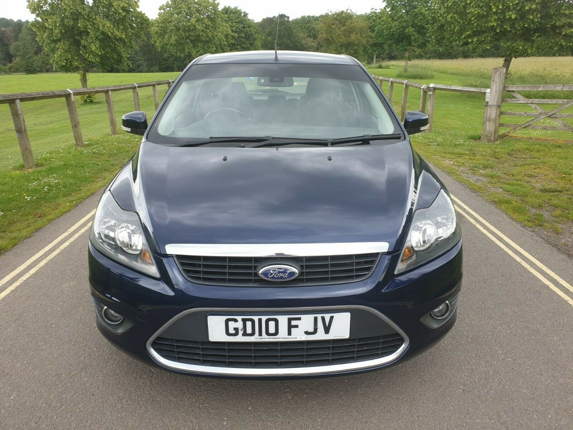 2010/10 REG FORD FOCUS TITANIUM 100 BLUE 1.6 PETROL 5 DOOR HATCHBACK *NO VAT* - Image 2 of 12