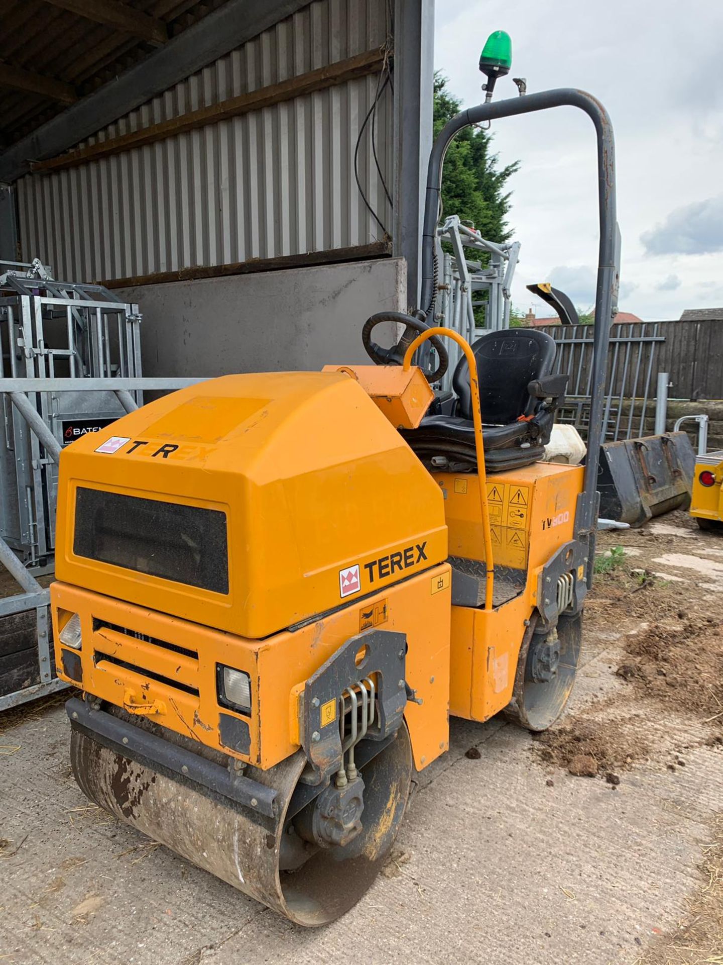 2013 TEREX TV800K TWIN DRUM VIBRATING RIDE ON ROLLER, STARTS, RUNS AND VIBRATES *PLUS VAT* - Image 3 of 9