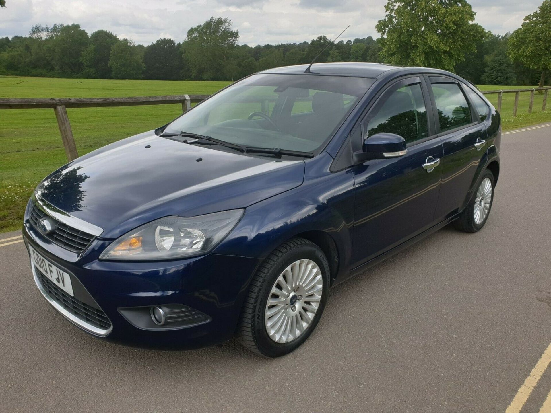 2010/10 REG FORD FOCUS TITANIUM 100 BLUE 1.6 PETROL 5 DOOR HATCHBACK *NO VAT* - Image 3 of 12