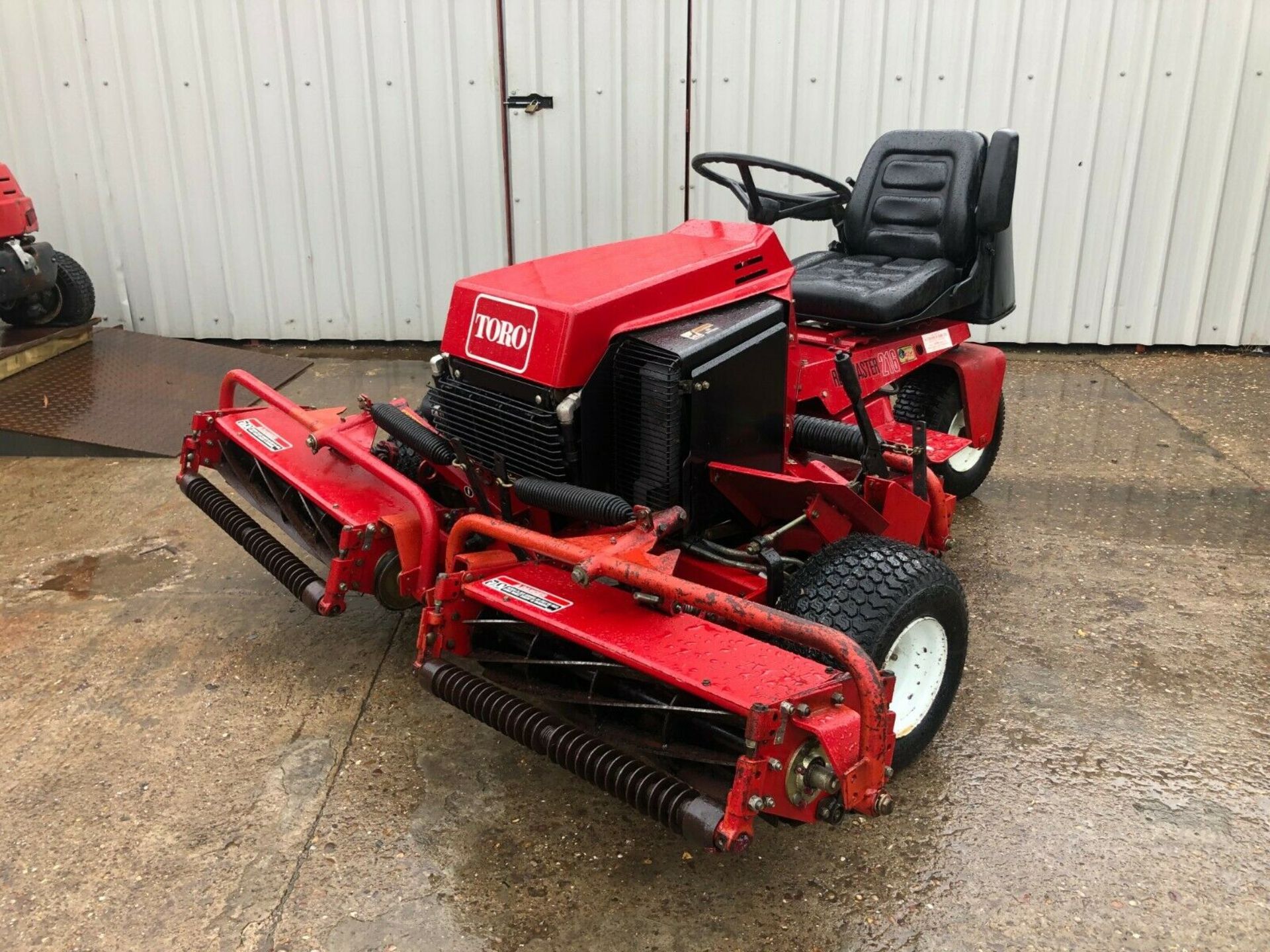 TORO 216 PETROL, TRIPLE RIDE ON MOWER, GENUINE 687 HOURS, 1 OWNER FROM NEW *NO VAT*