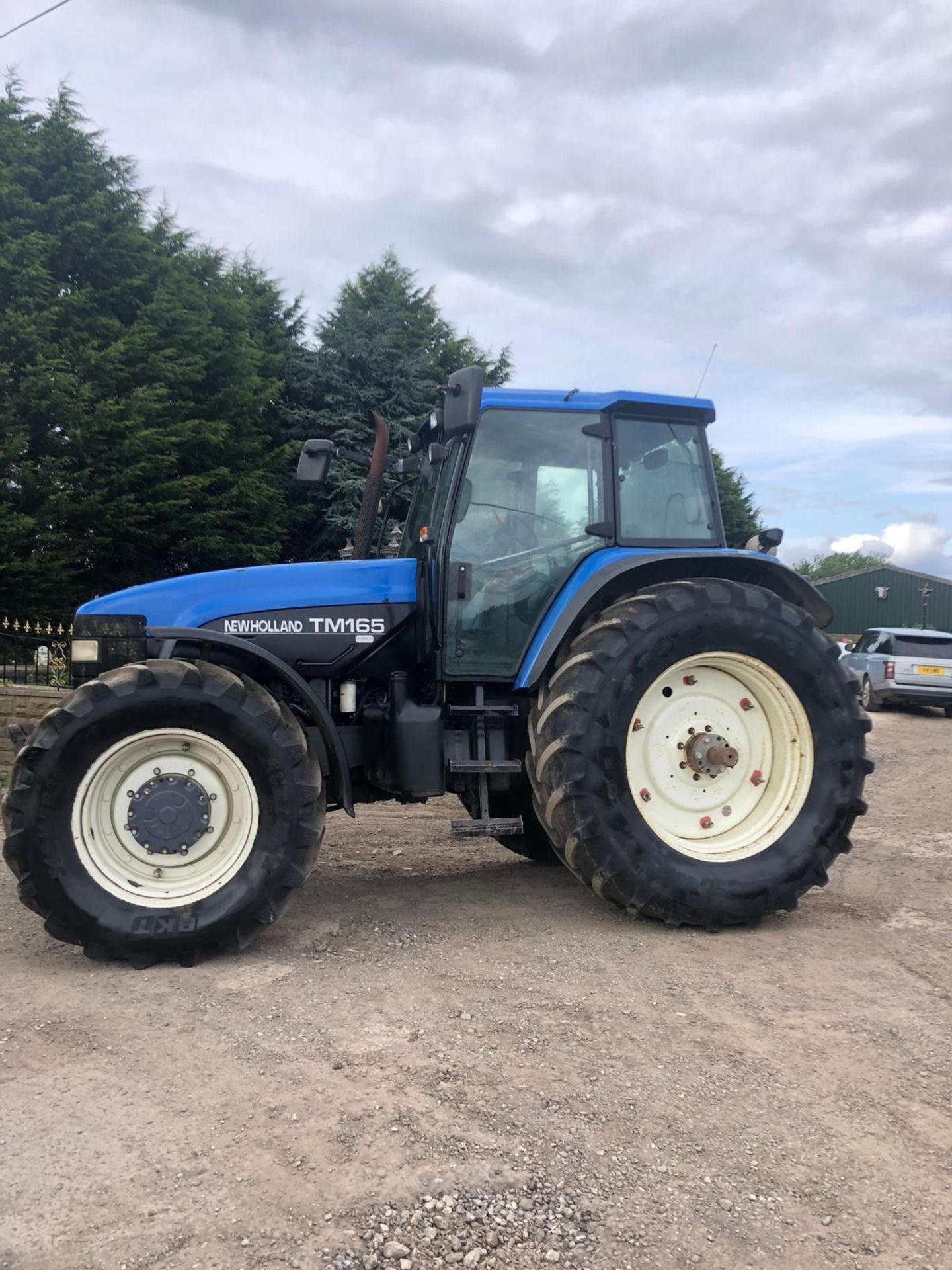 2001 NEWHOLLAND TM165 TRACTOR, CAB HEATER, 4 WHEEL DRIVE, POWER STEERING, DIFF LOCK, 50K GEARBOX - Image 3 of 7