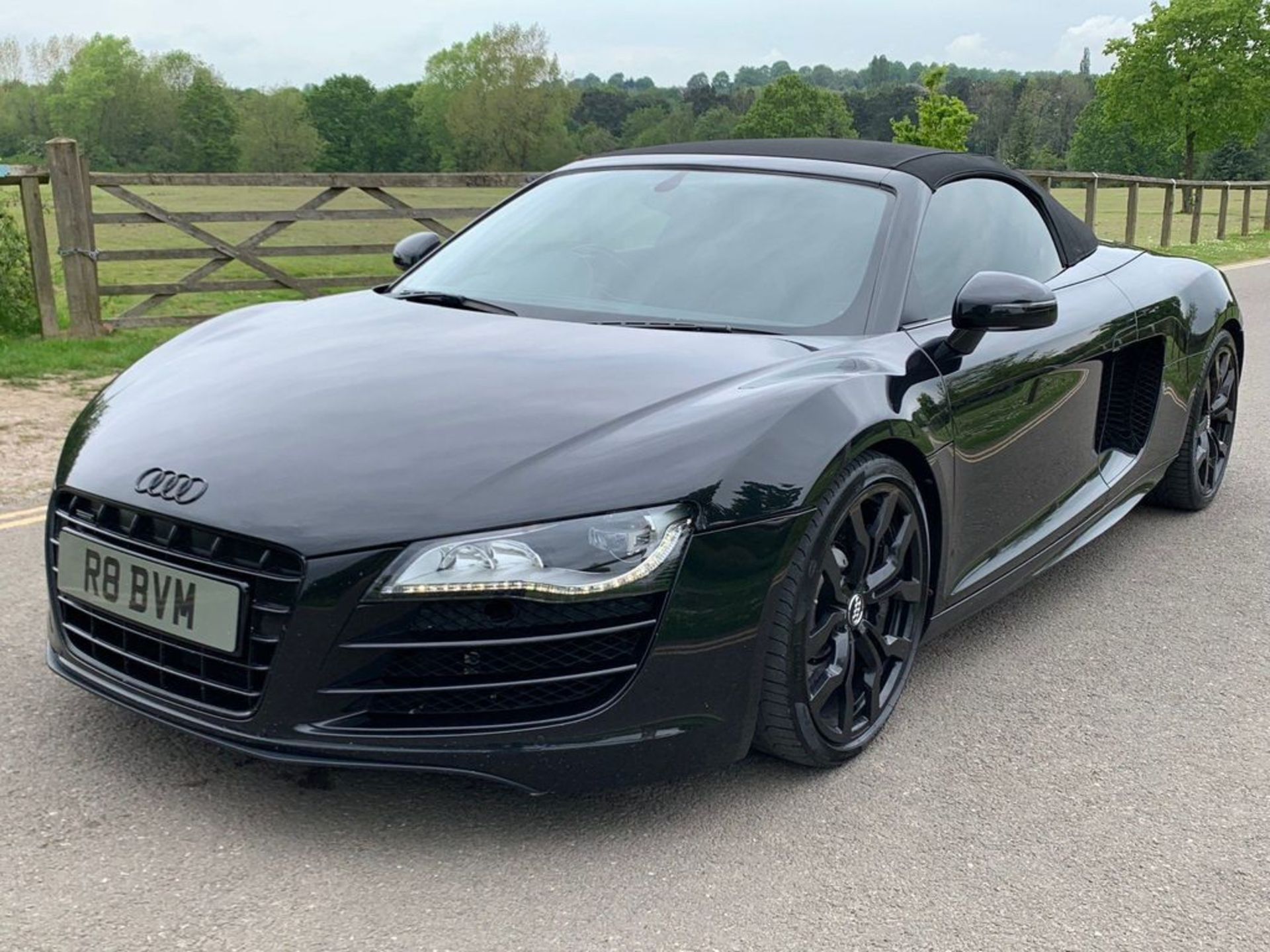 2010 AUDI R8 SPYDER QUATTRO V10 5.2L PETROL SEMI-AUTOMATIC GEARBOX BLACK CONVERTIBLE *NO VAT* - Image 4 of 14