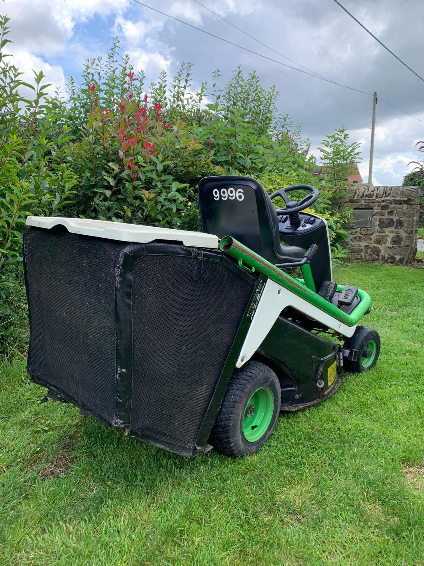 2015 ETESIA HYDRO 80 MKHP 3 RIDE ON LAWN MOWER, 240 KG, 11.9 KW, RUNS AND WORKS *PLUS VAT* - Image 3 of 9