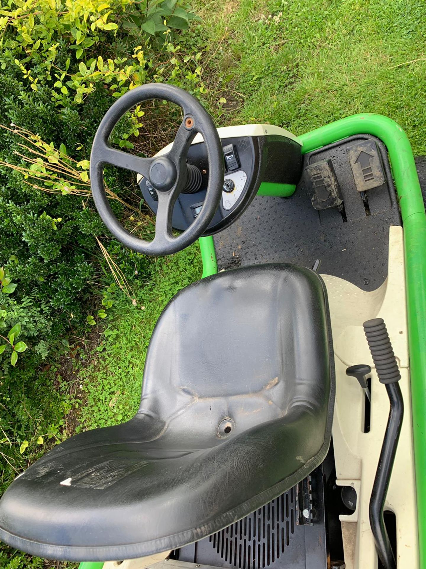 2015 ETESIA HYDRO 80 MKHP 3 RIDE ON LAWN MOWER, 240 KG, 11.9 KW, RUNS AND WORKS *PLUS VAT* - Image 7 of 9