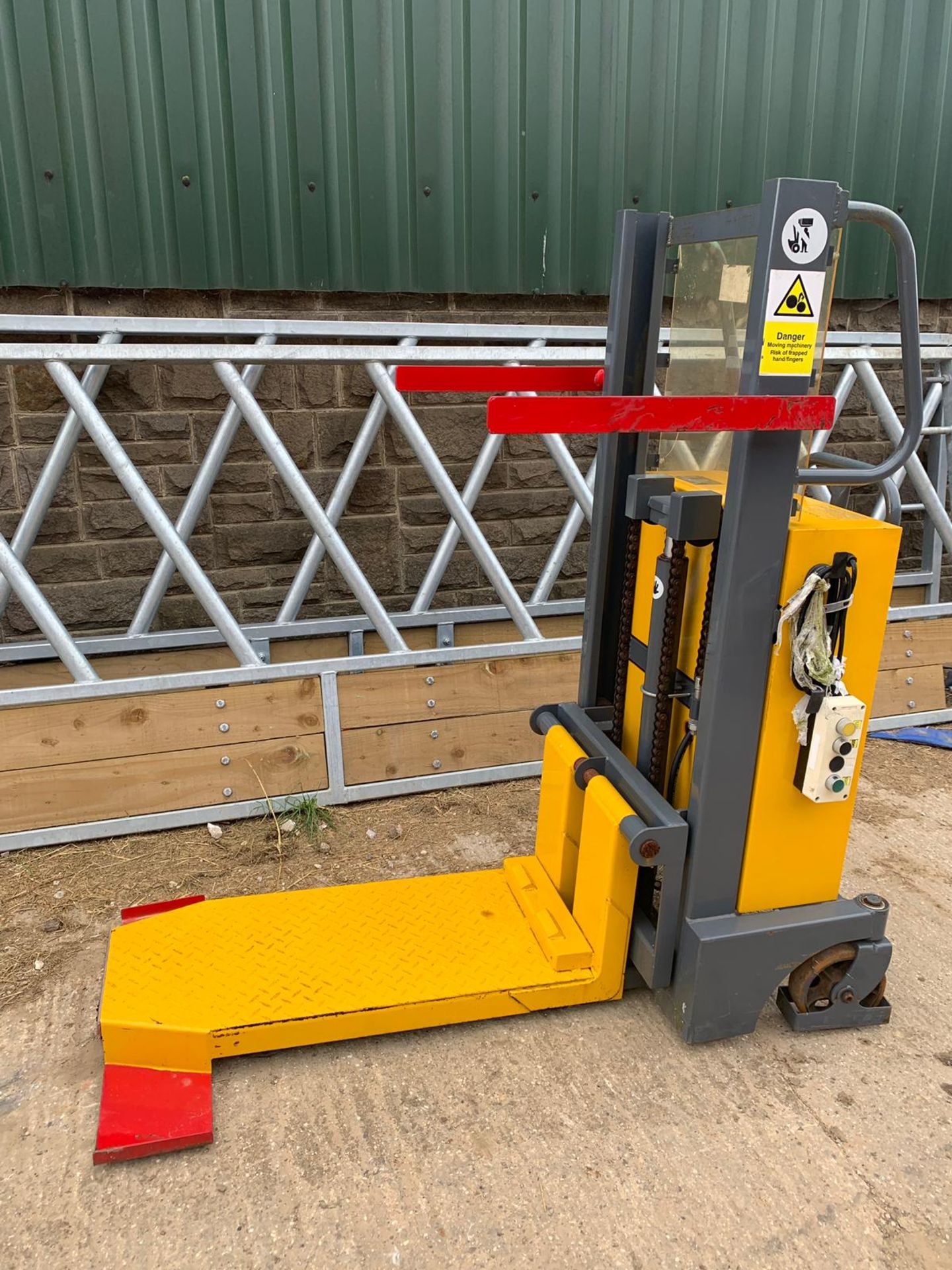 WARRIOR YM250 ELECTRIC PALLET TRUCK, WEIGHT 270 KGS, LIFT HEIGHT 1M, YEAR 2013 *PLUS VAT* - Image 2 of 9