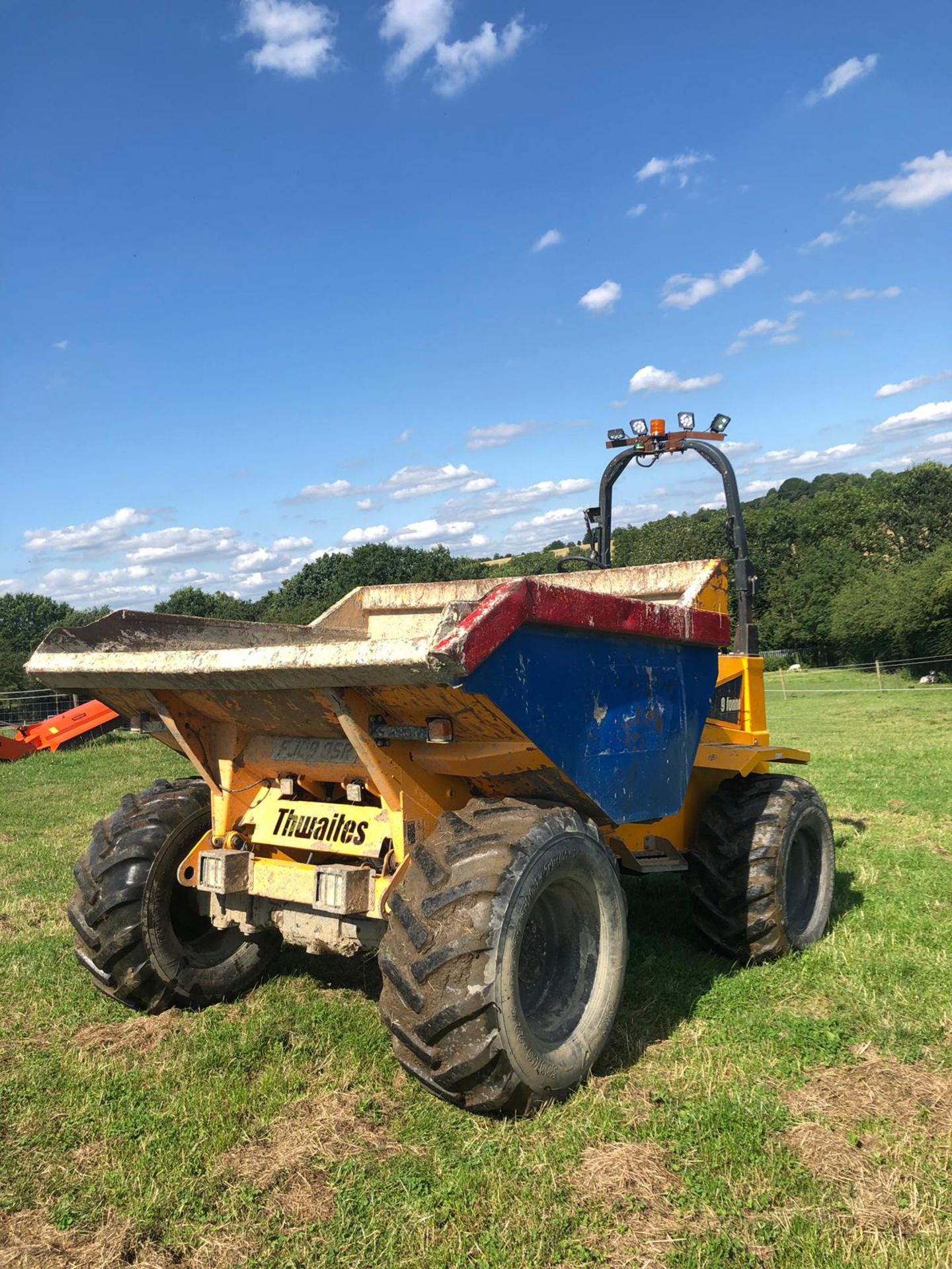 2009 THWAITES 9 TON STRAIGHT TIP DUMPER, RUNS, WORKS AND TIPS *PLUS VAT* - Image 5 of 13