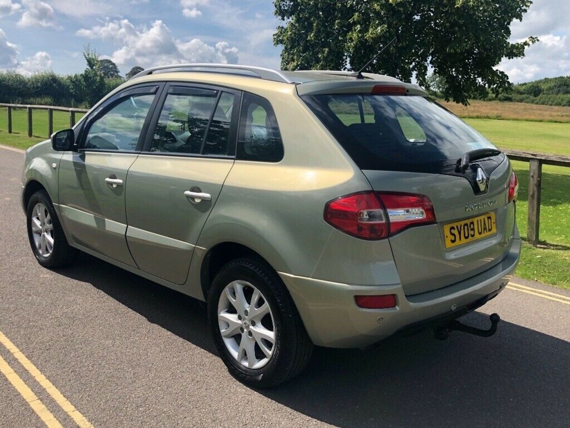 2009/09 REG RENAULT KOLEOS DYN S DCI 4WD 2.0 DIESEL GREY ESTATE, SHOWING 3 FORMER KEEPERS *NO VAT* - Image 4 of 9