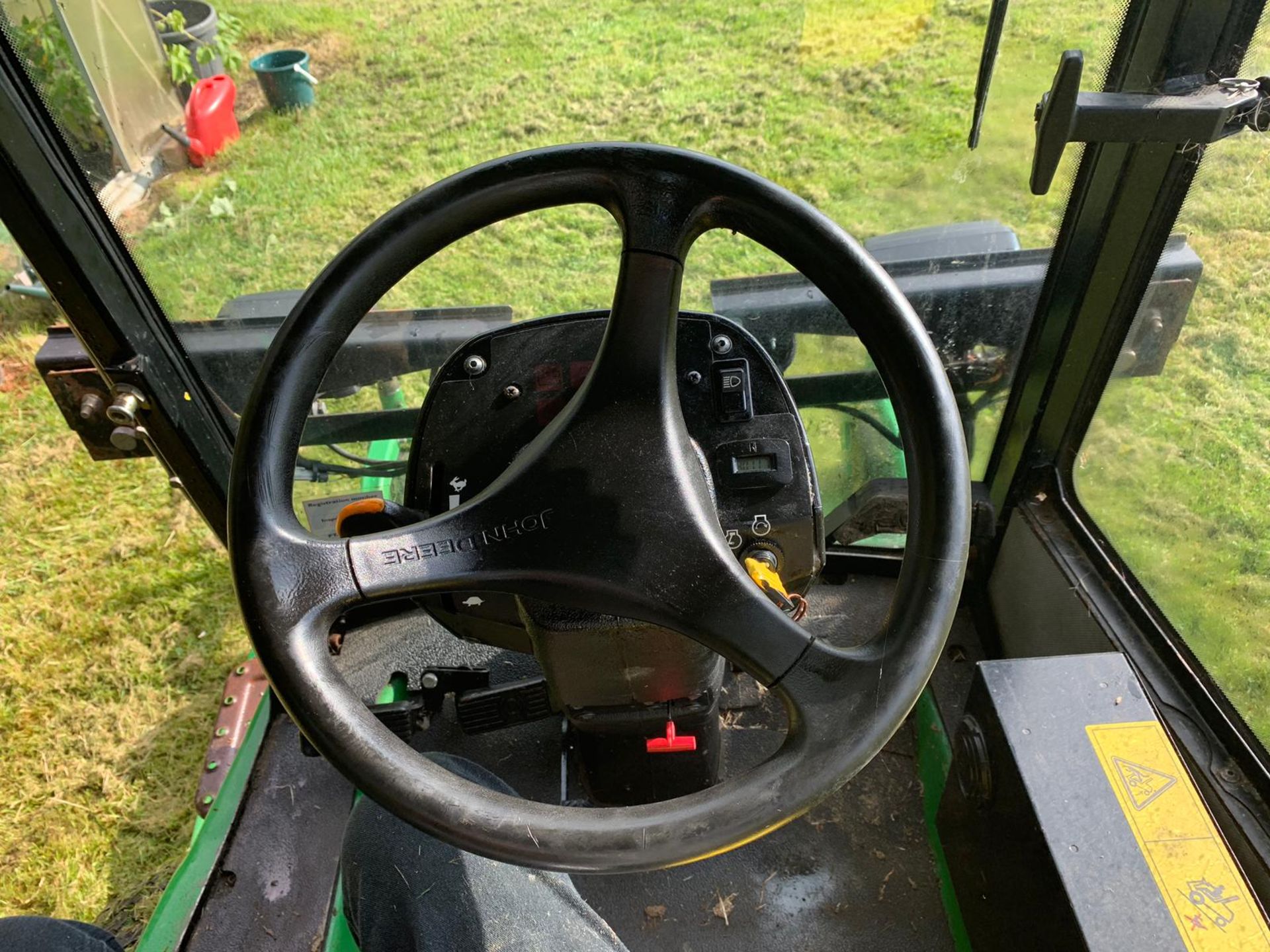 JOHN DEERE 1565 SERIES II DIESEL MOWER C/W FULL GLASS CAB & FASTBACK COMMERCIAL 62" FRONT DECK - Image 12 of 15