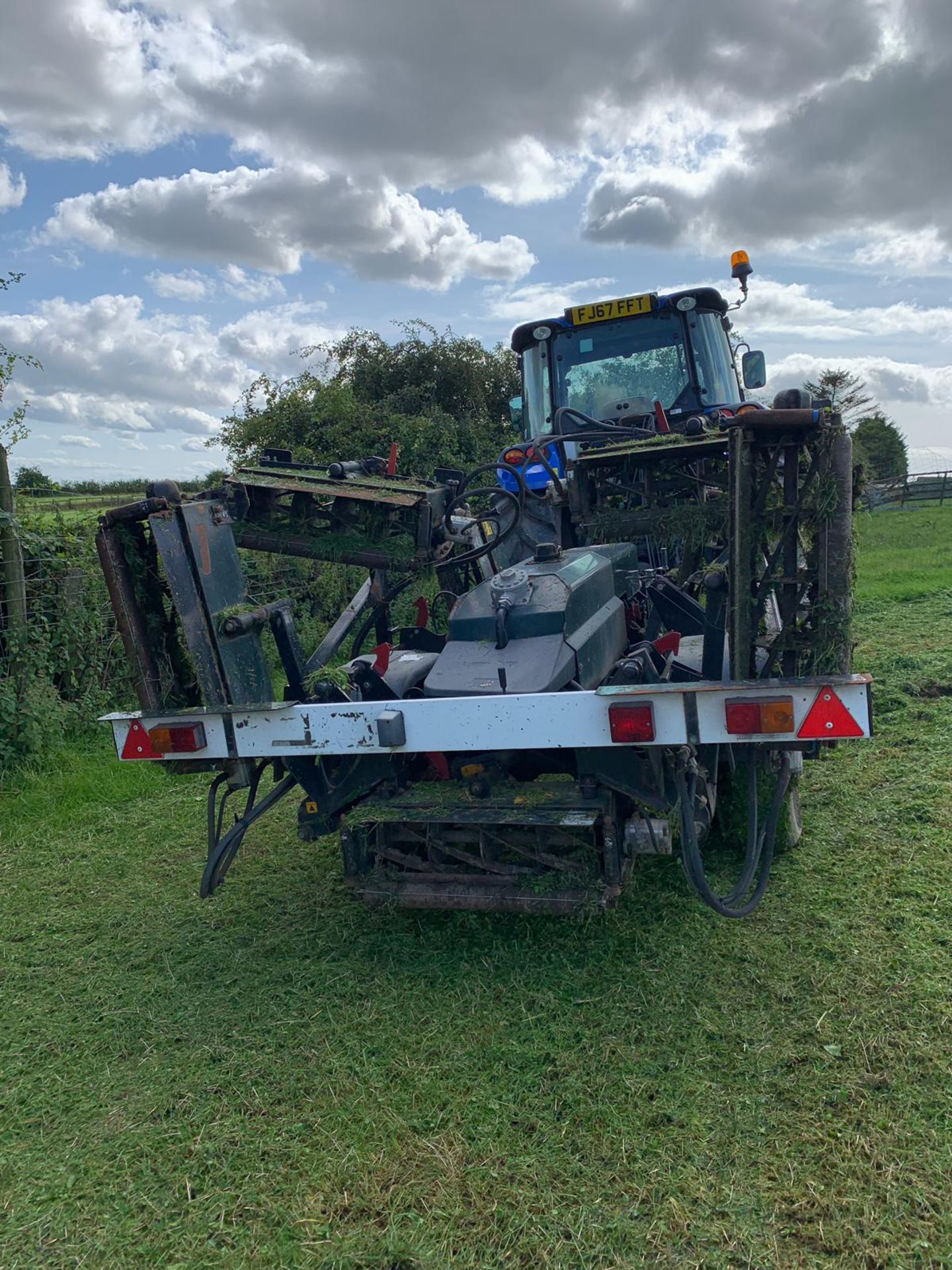 HAYTER TM749 7 GANG TRAILED CYLINDER MOWER, YEAR 2010, MASS: 1110 KG *PLUS VAT* - Image 4 of 18