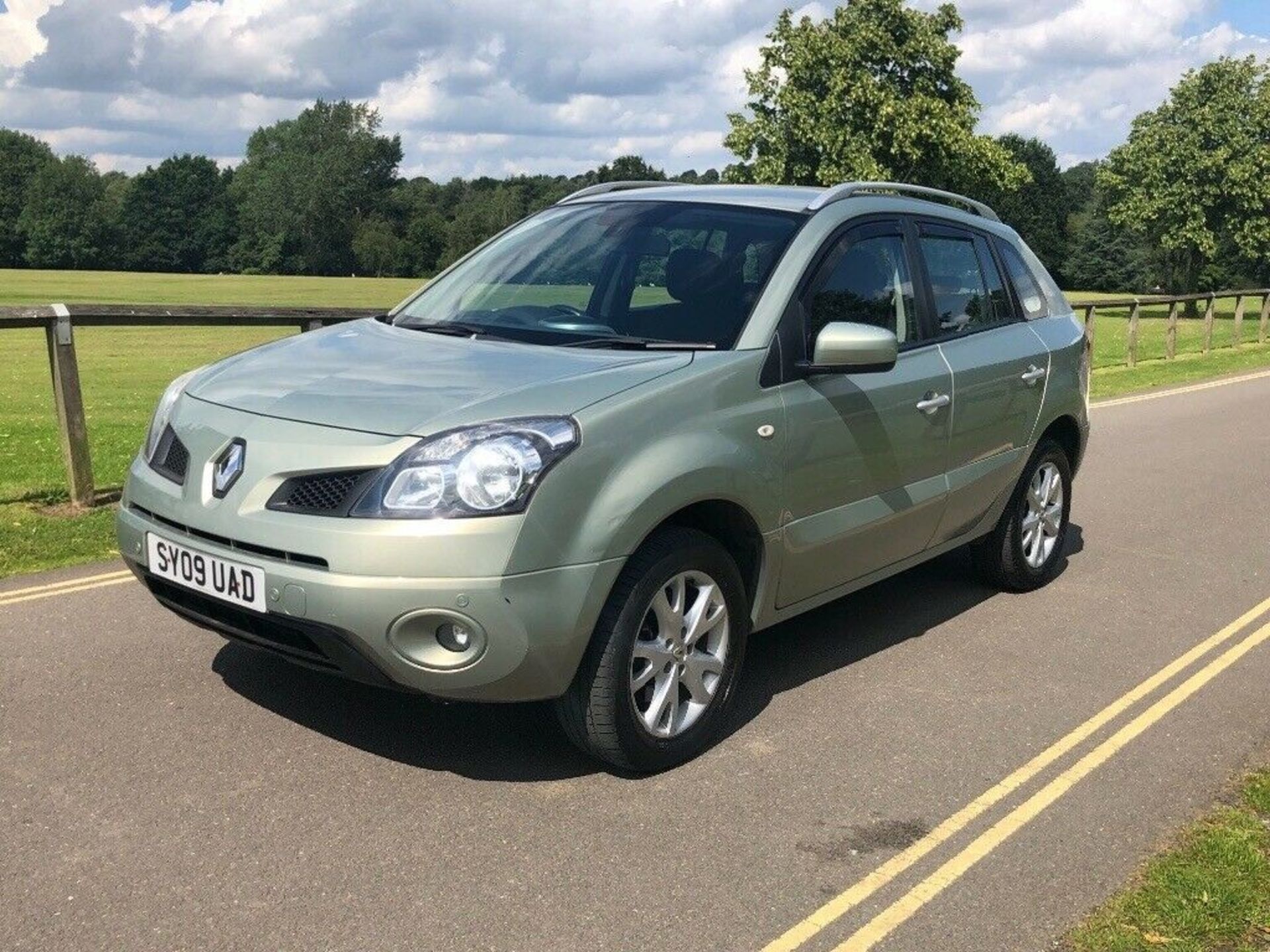 2009/09 REG RENAULT KOLEOS DYN S DCI 4WD 2.0 DIESEL GREY ESTATE, SHOWING 3 FORMER KEEPERS *NO VAT* - Image 3 of 9