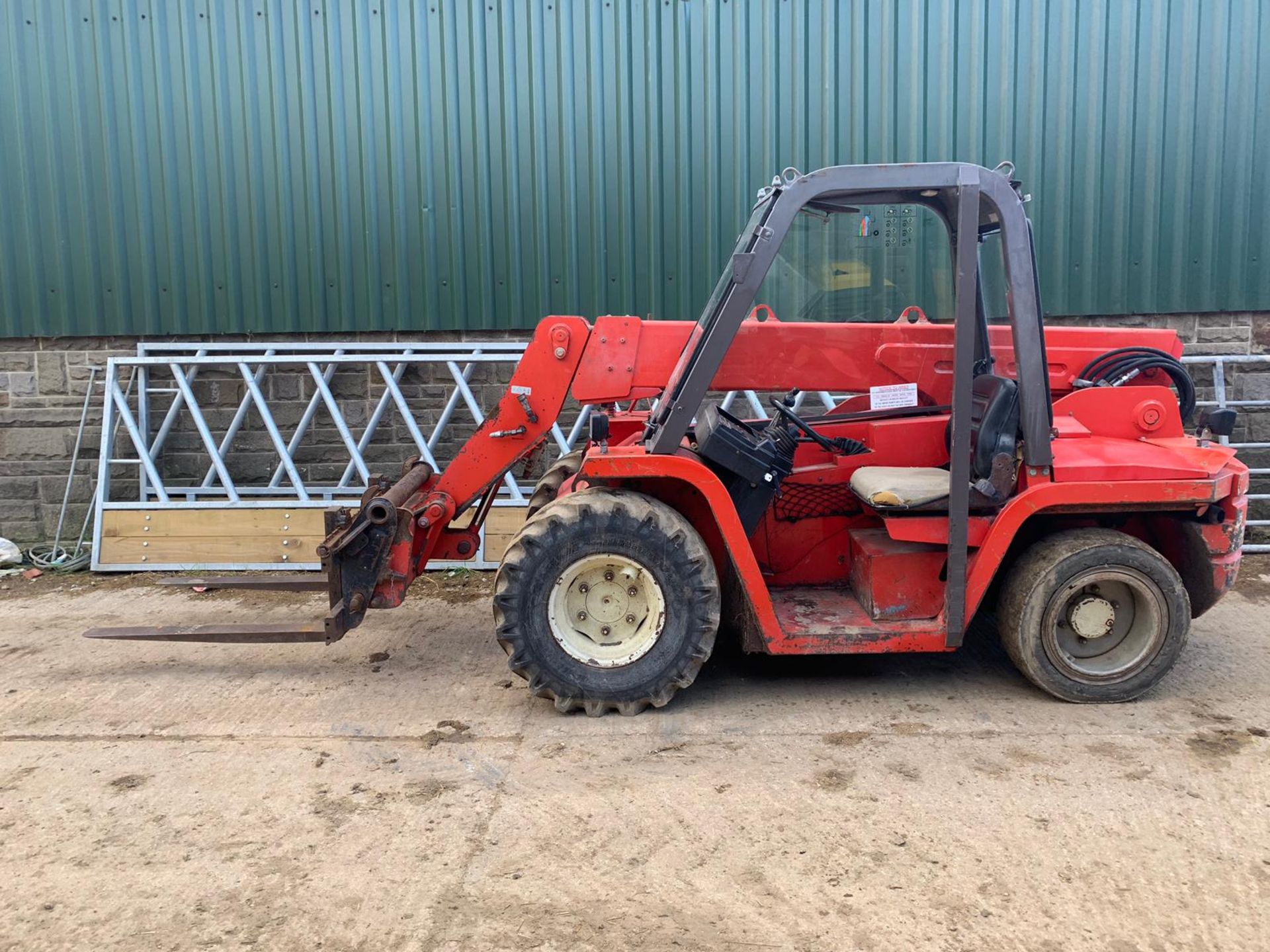 2004 MANITOU BT420 TELESCOPIC HANDLER, RUNS WORKS AND LIFTS *PLUS VAT*