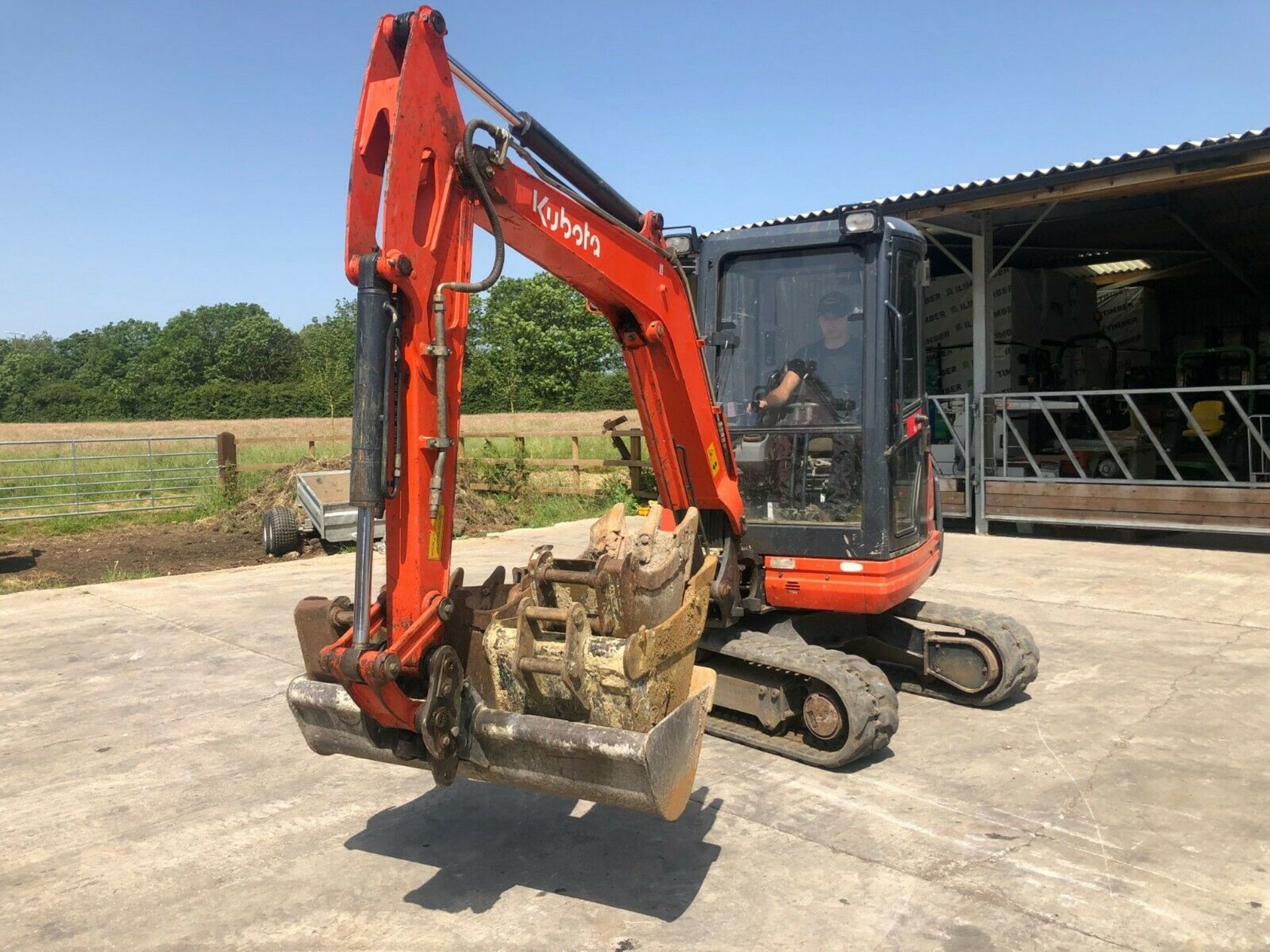 2014 KUBOTA KX71-3 EXCAVATOR, 1907 HOURS, QUICK HITCH, 2 SPEED TRACKING C/W 4 BUCKETS FULL GLASS CAB - Image 3 of 10