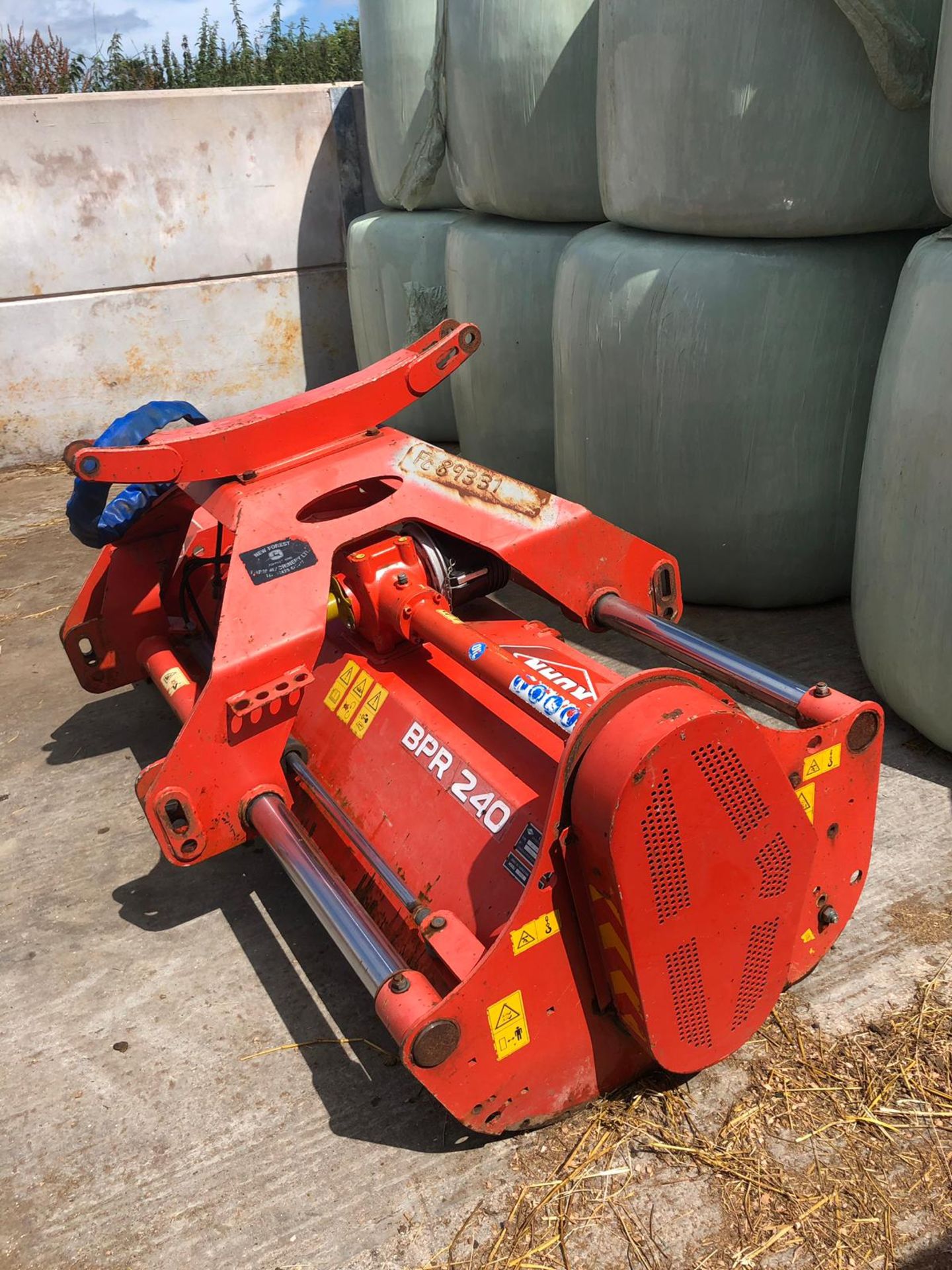 KUHN BPR 240 FLAIL MOWER, YEAR 2011, CAN BE PUT ON THE FRONT OR REAR OF A TRACTOR, IN WORKING ORDER - Image 2 of 6