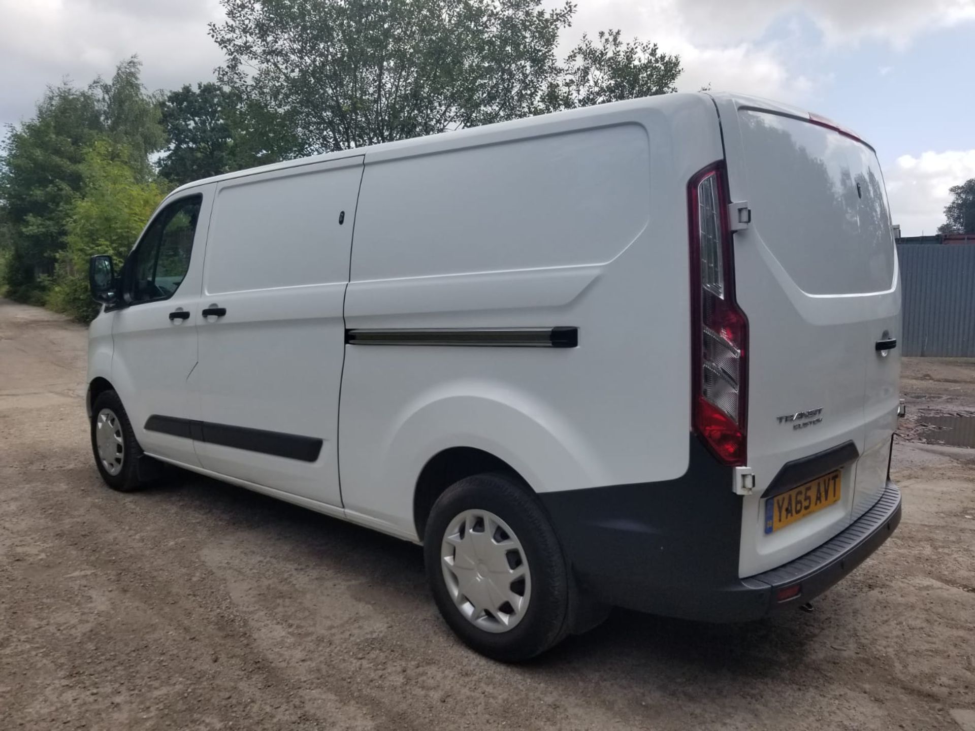 2015/65 REG FORD TRANSIT CUSTOM 330 TREND 2.2 DIESEL PANEL VAN, SHOWING 0 FORMER KEEPERS *NO VAT* - Image 4 of 12