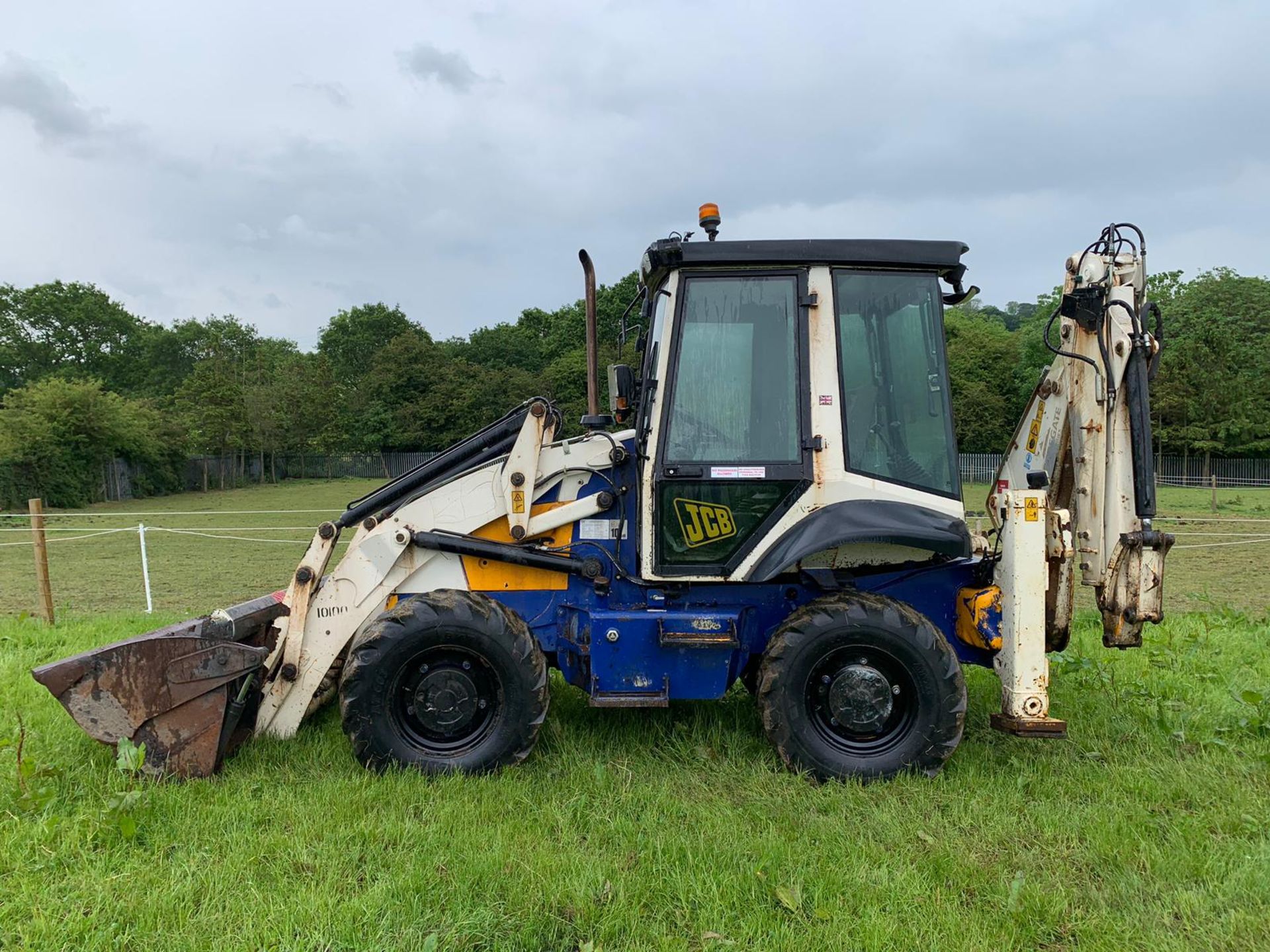 2011 JCB 2CXSM 4WS BACKHOE LOADER, RUNS, WORKS LIFTS AND DIGS *PLUS VAT* - Image 3 of 12