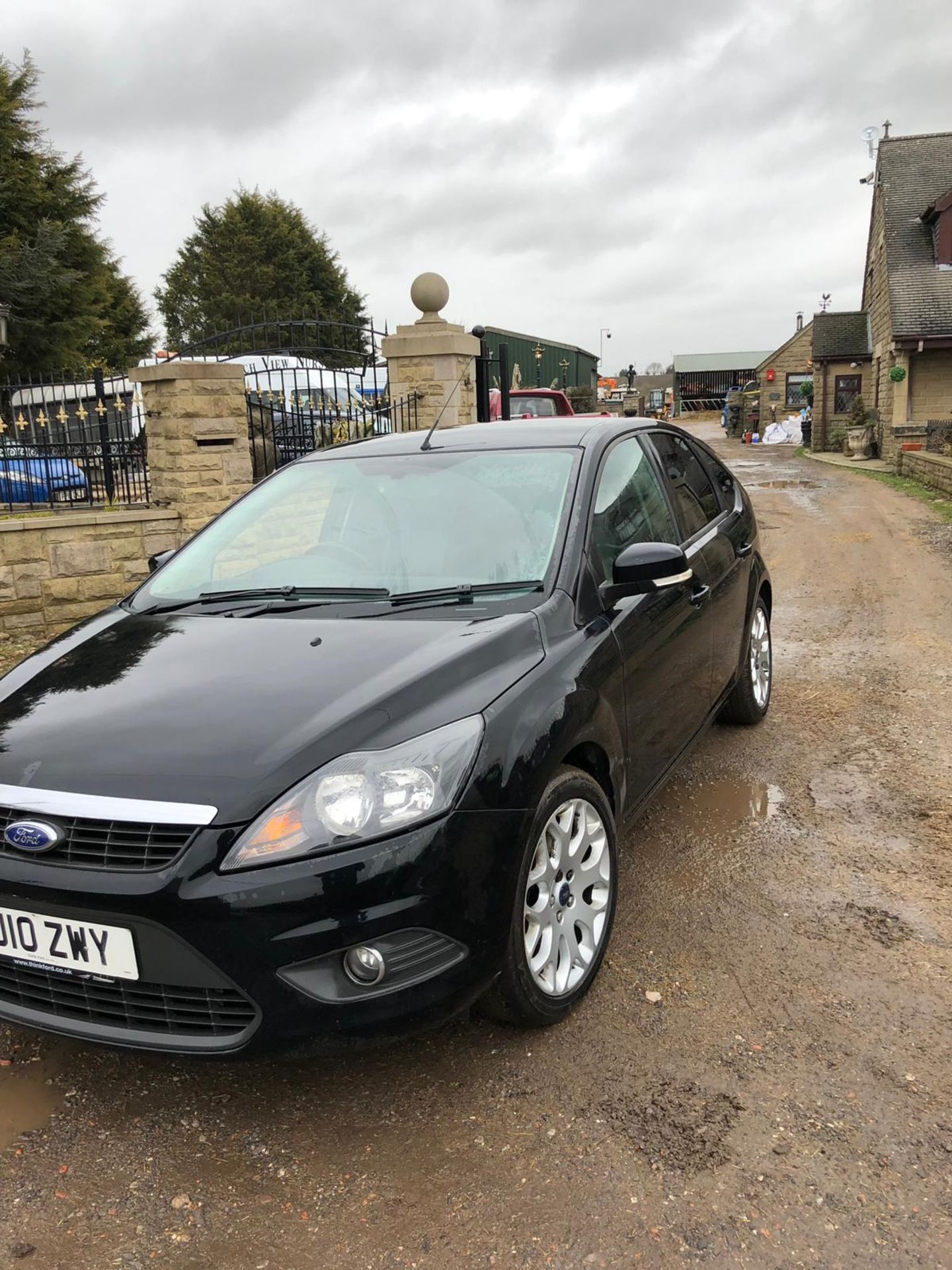 2010/10 REG FORD FOCUS ZETEC TDCI 109 1.6 DIESEL BLACK 5 DOOR HATCHBACK *PLUS VAT* - Image 4 of 10