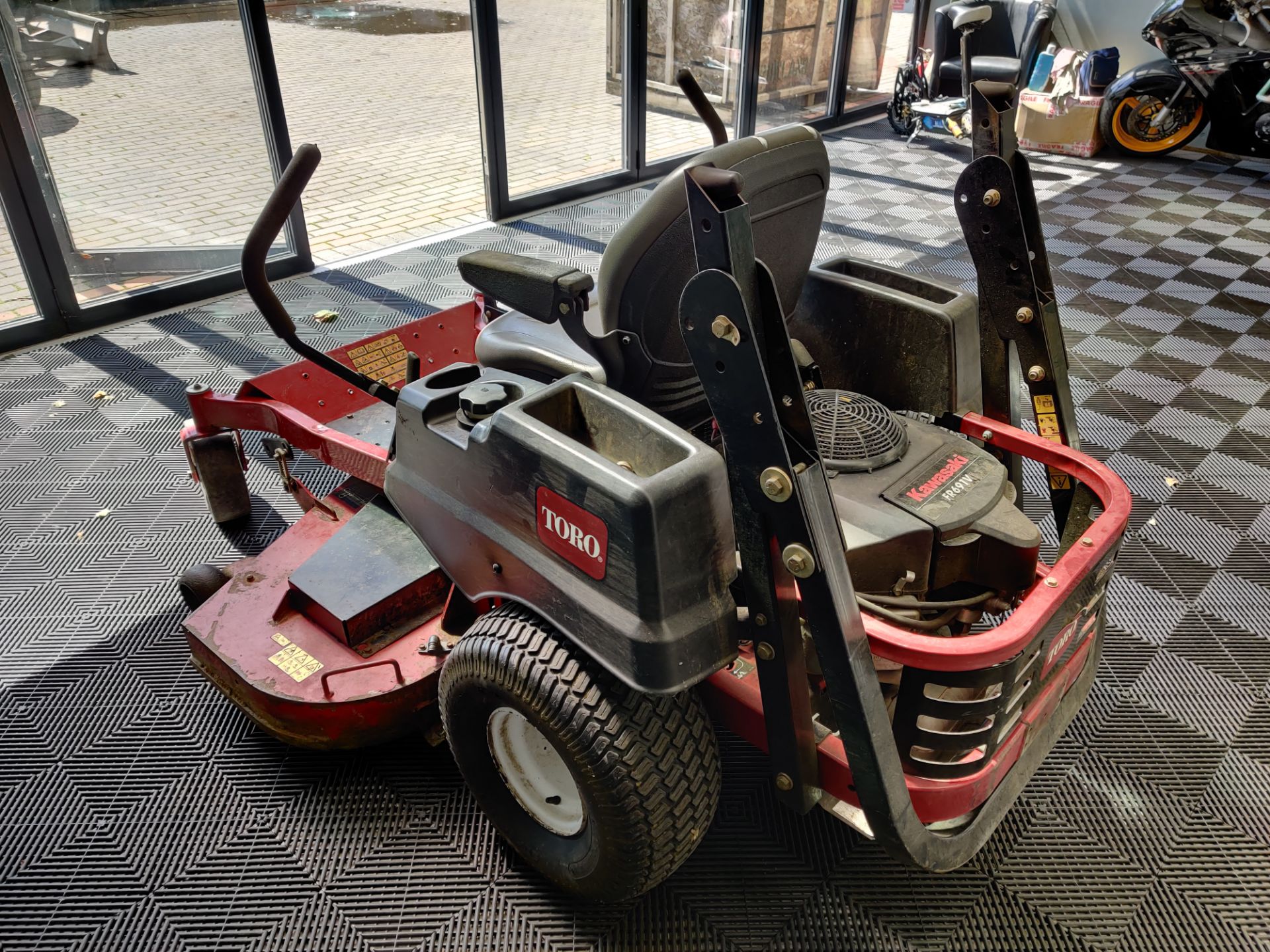 2013 TORO TITAN 5420 RIDE ON ZERO TURN 54" CUT KAWASAKI ENGINE LAWN MOWER, LOW HOURS *PLUS VAT* - Bild 4 aus 10