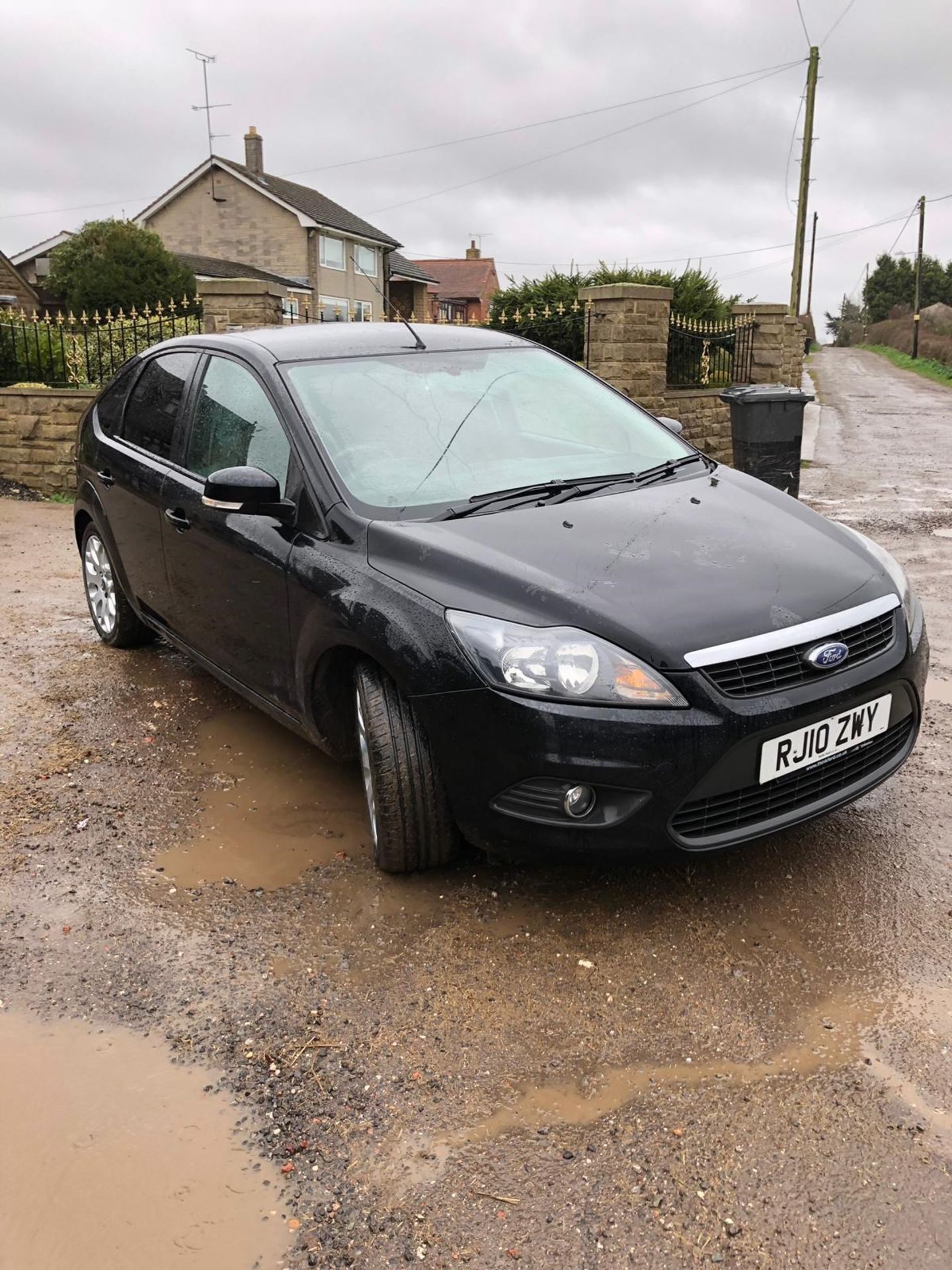 2010/10 REG FORD FOCUS ZETEC TDCI 109 1.6 DIESEL BLACK 5 DOOR HATCHBACK *PLUS VAT* - Image 2 of 10