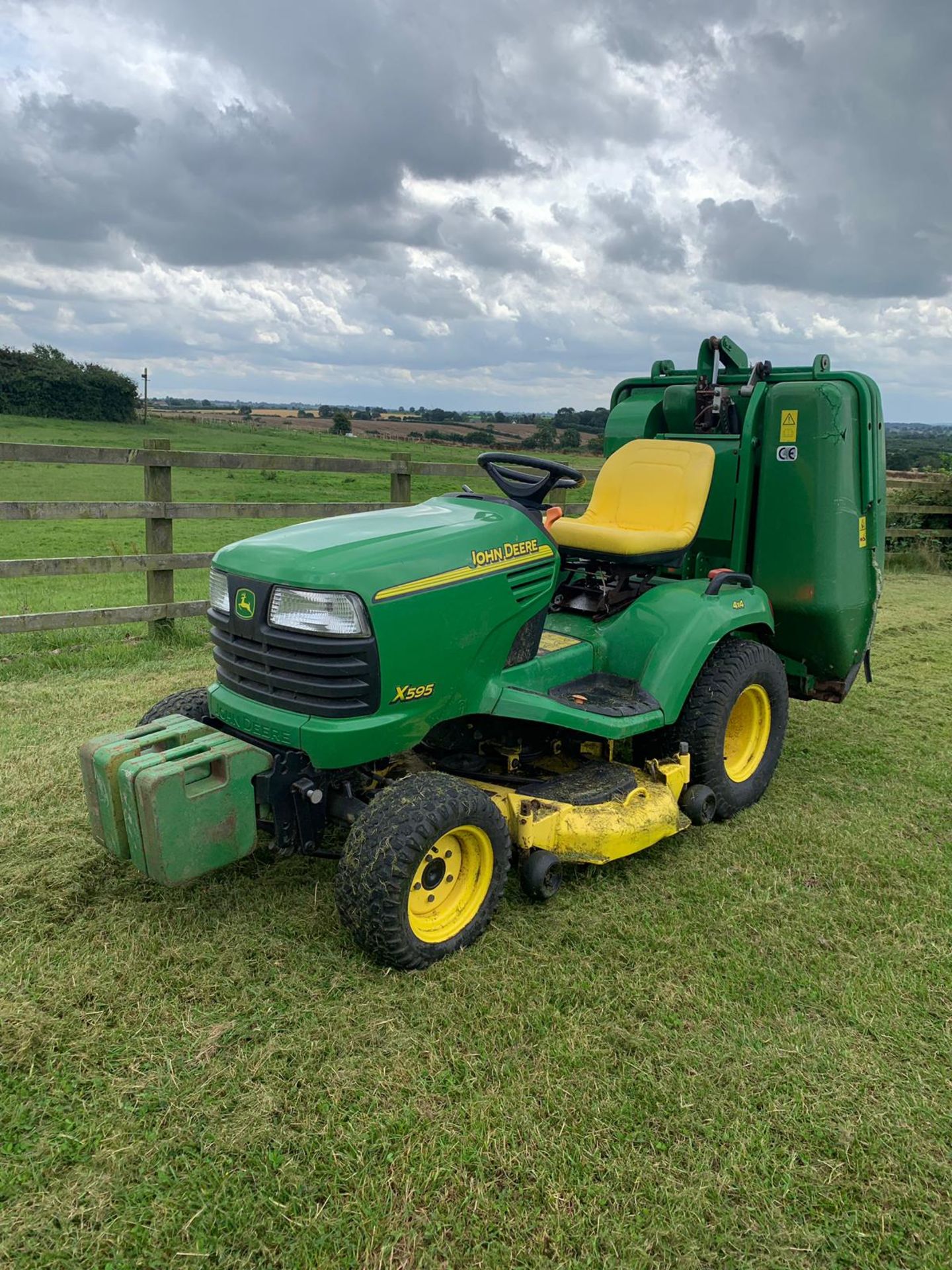 JOHN DEERE X595 4WD RIDE ON DIESEL LAWNMOWER 48" DECK, RUNS AND WORKS *PLUS VAT* - Image 4 of 18