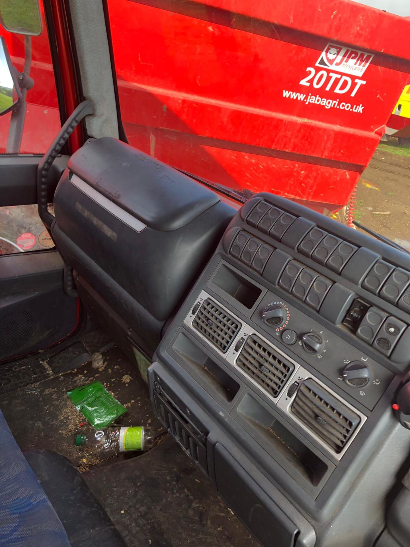 2005/05 REG IVECO FORD EUROCARGO 75E17 HORSEBOX LORRY 4.0 DIESEL, SHOWING 1 FORMER KEEPER *PLUS VAT* - Image 10 of 11