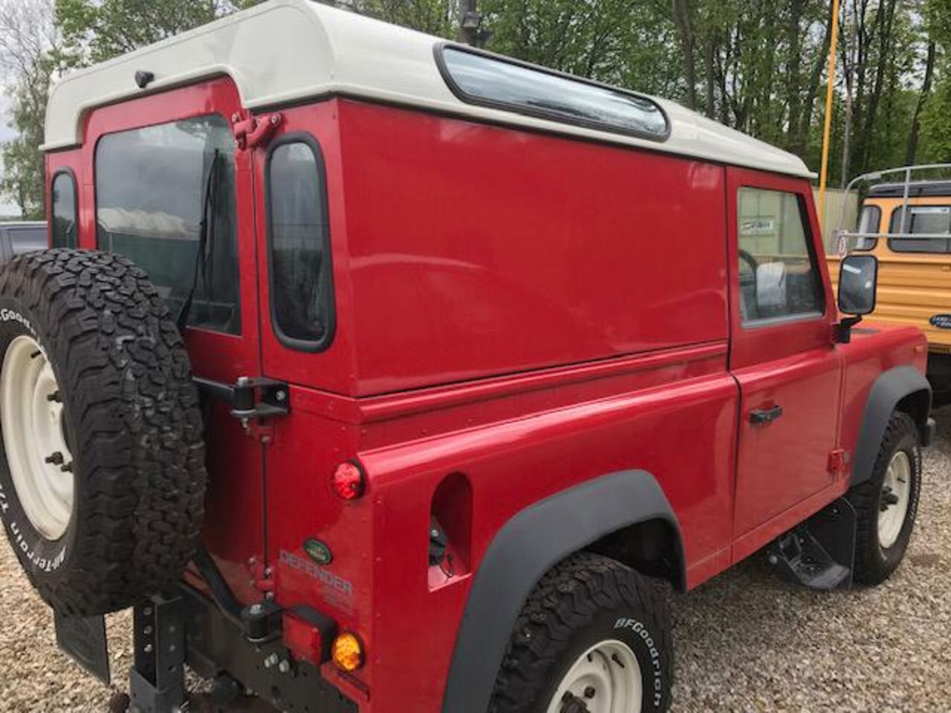 FULLY REBUILT! 1991/J REG LAND ROVER 90 DEFENDER 200 TURBO DIESEL 2.5 RED LIGHT 4X4 *NO VAT* - Image 4 of 14