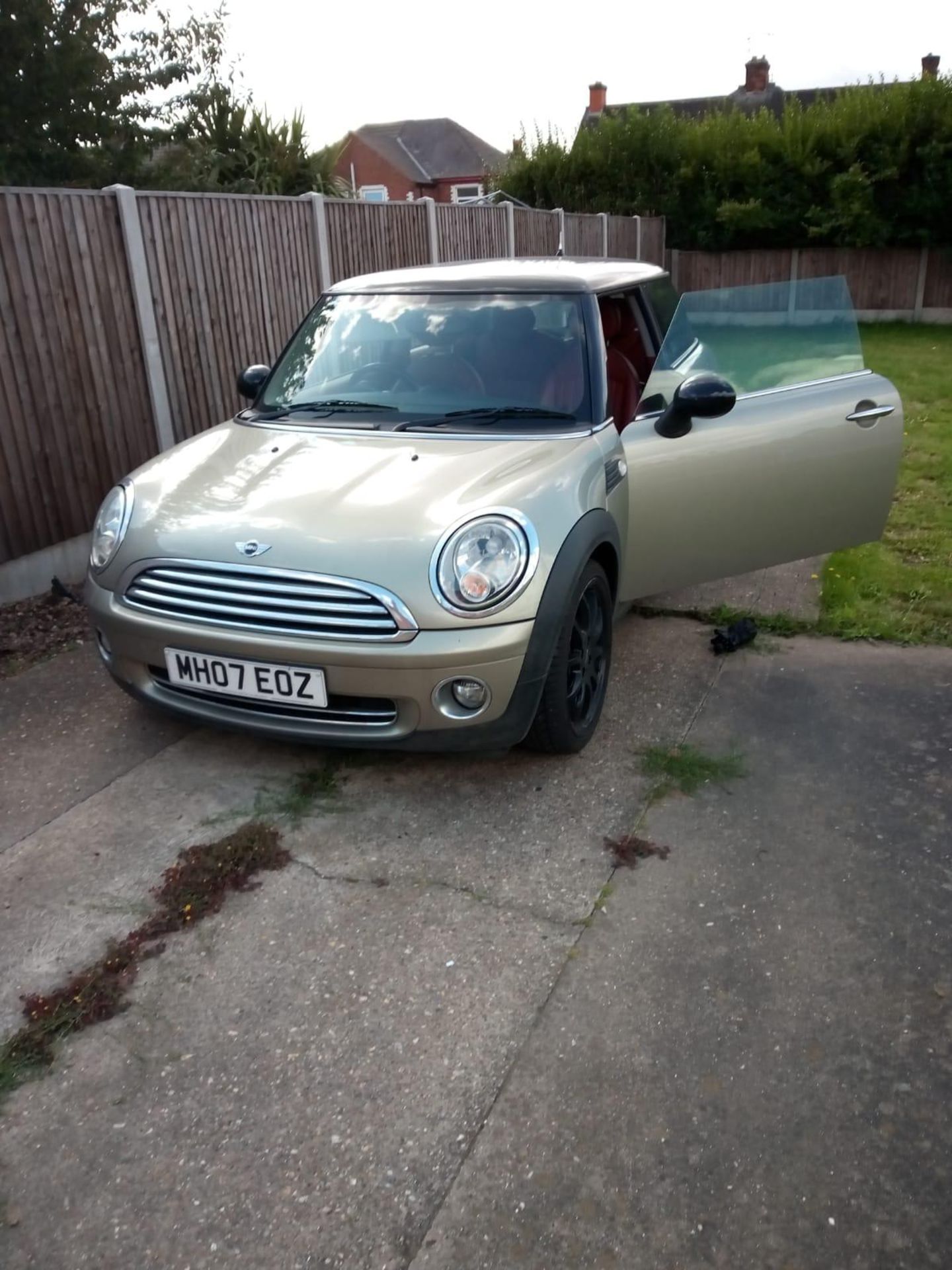 2007/07 REG MINI COOPER 1.6 PETROL SILVER 3 DOOR HATCHBACK, SHOWING 4 FORMER KEEPERS *NO VAT* - Image 2 of 10