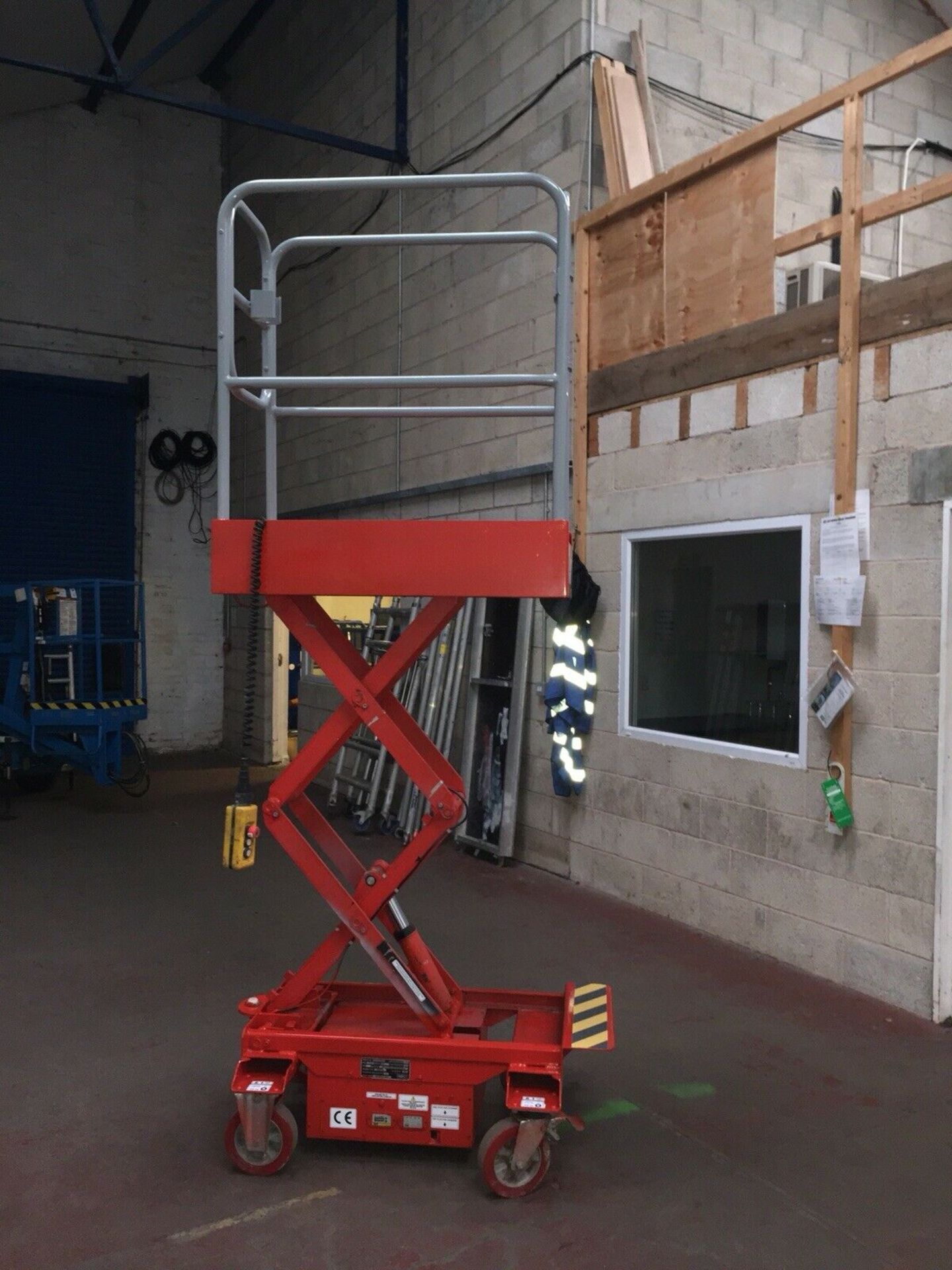 2008 Pop Up Scissor Lift with NEW LOLER TEST / CERTIFICATE