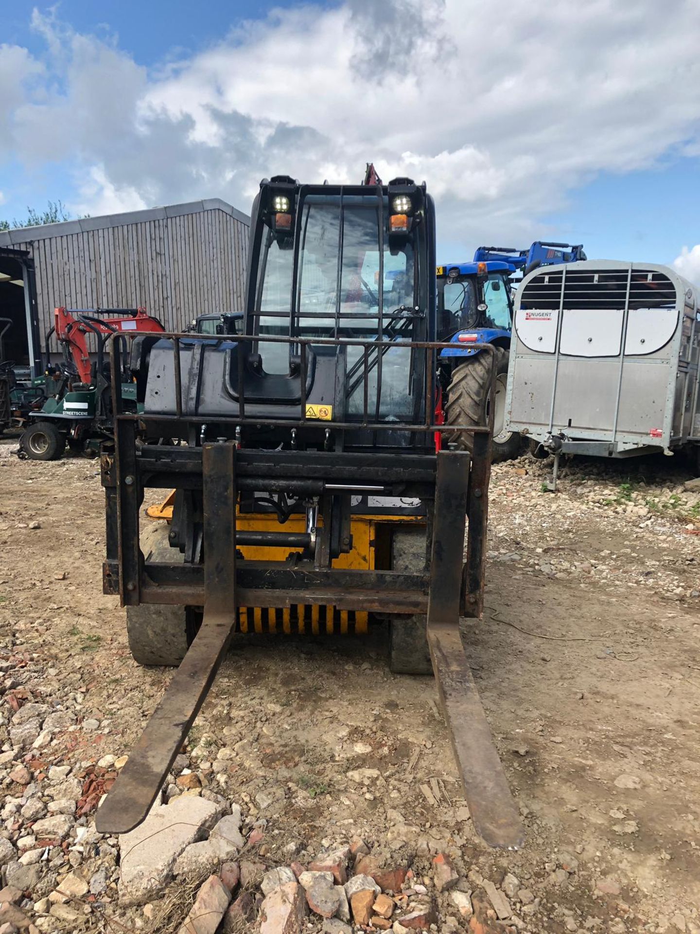 2014 JCB TELETRUK 30D, YEAR 2014, 3 TON LIFT CAPACITY, RUNS WORKS AND LIFTS *PLUS VAT* - Image 2 of 5