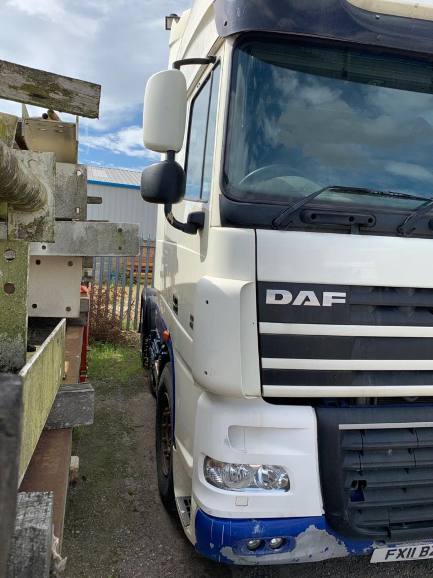 2011/11 REG DAF XF105.460 SLEEPER CAB HEAVY HAULAGE TRUCK WHITE DIESEL, SHOWING 0 FORMER KEEPERS - Image 3 of 11