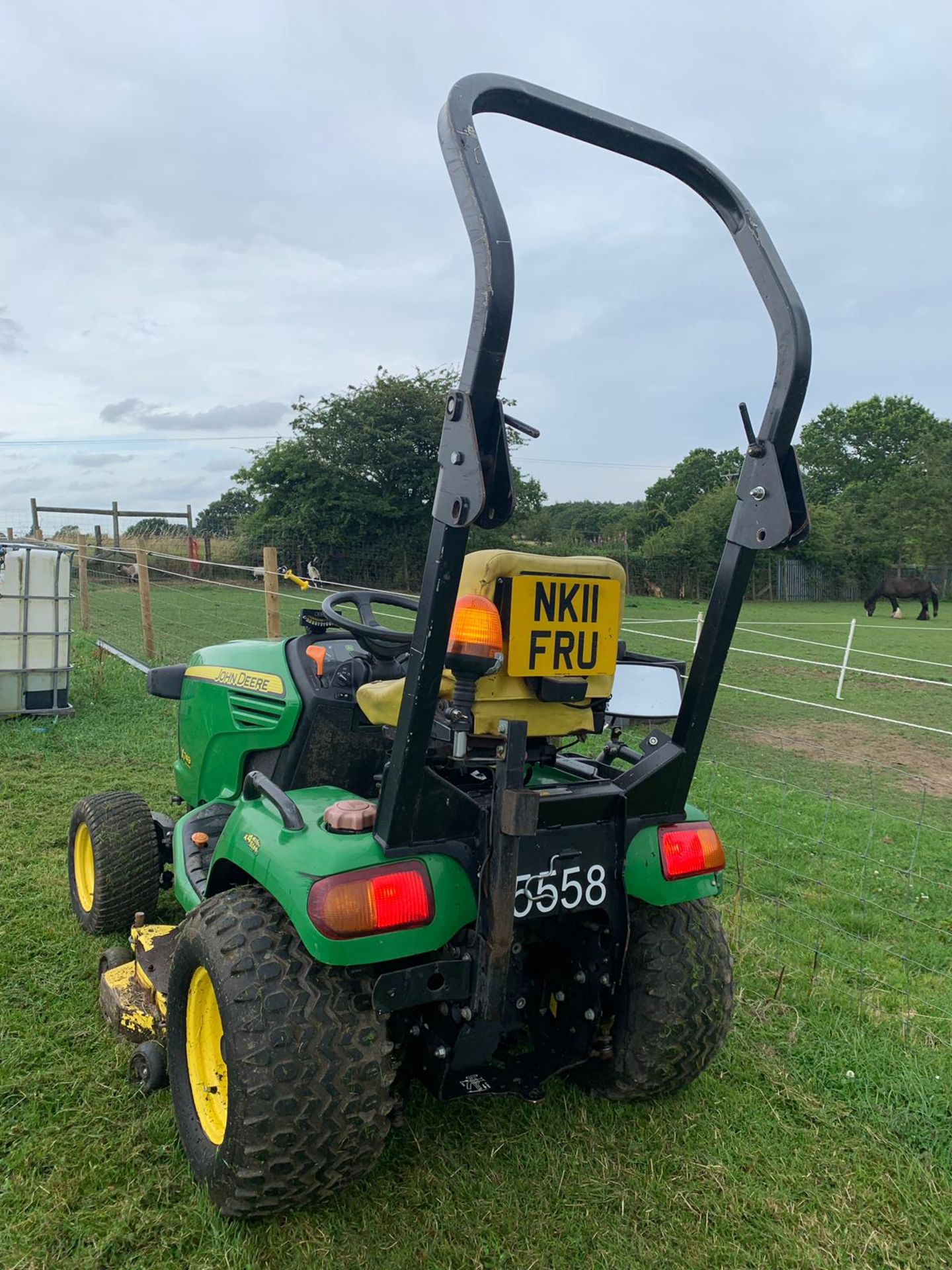 2011/11 REG JOHN DEERE X749 ULTIMATE 4X4 WHEEL STEER RIDE ON LAWN MOWER *PLUS VAT* - Image 3 of 13