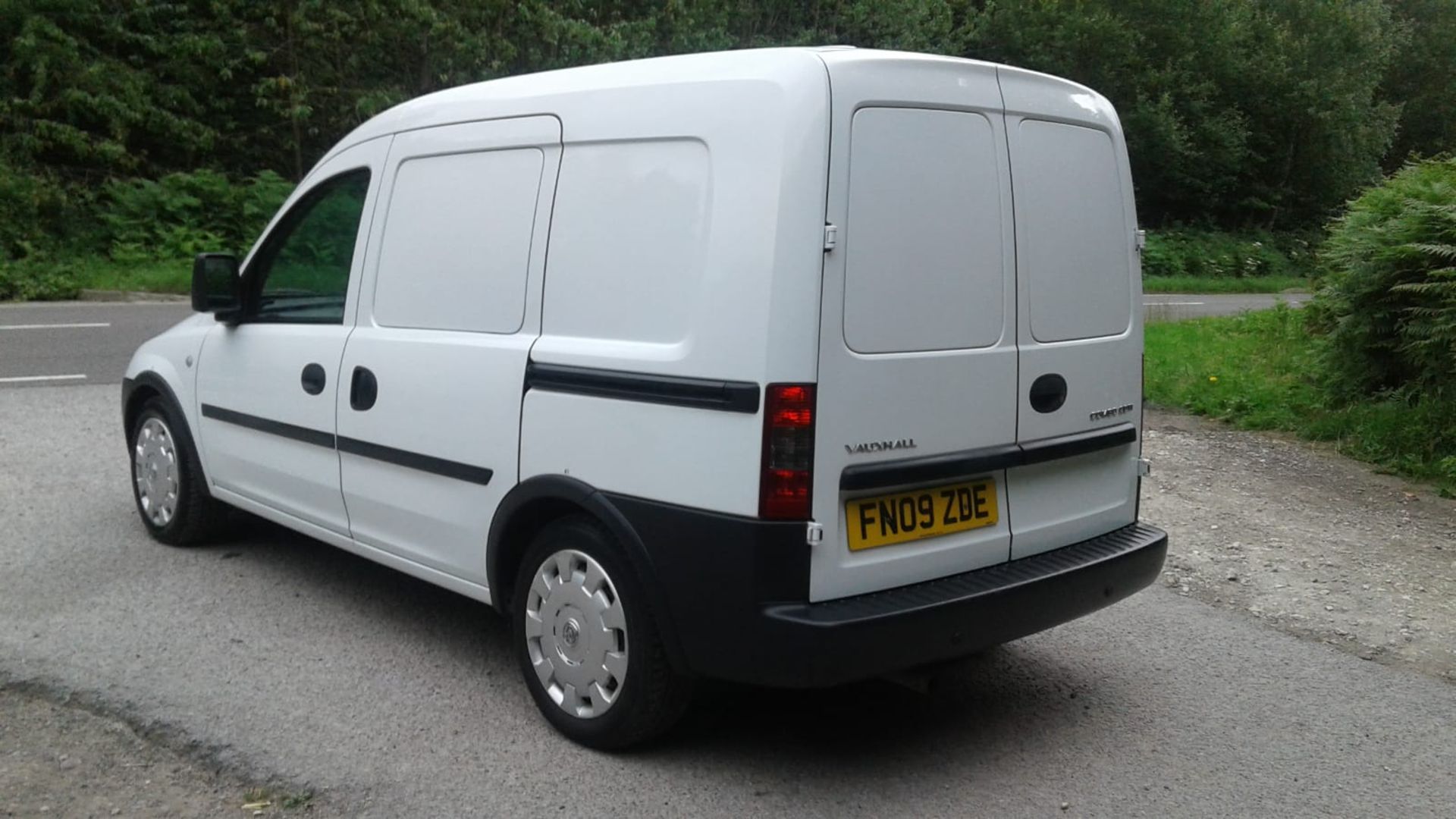 2009/09 REG VAUXHALL COMBO 2000 CDTI 1.25 WHITE DIESEL VAN, SHOWING 1 FORMER KEEPER *NO VAT* - Image 5 of 10