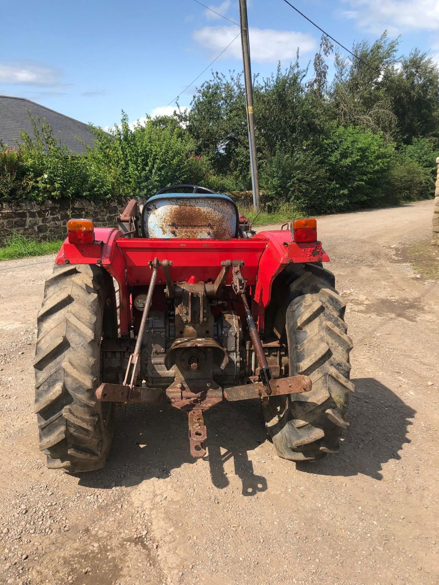 MASSEY FERGUSON 1030 TRACTOR C/W FRONT LOADING SHOVEL, 4 WHEEL DRIVE, 3 POINT LINKAGE *NO VAT* - Image 3 of 6